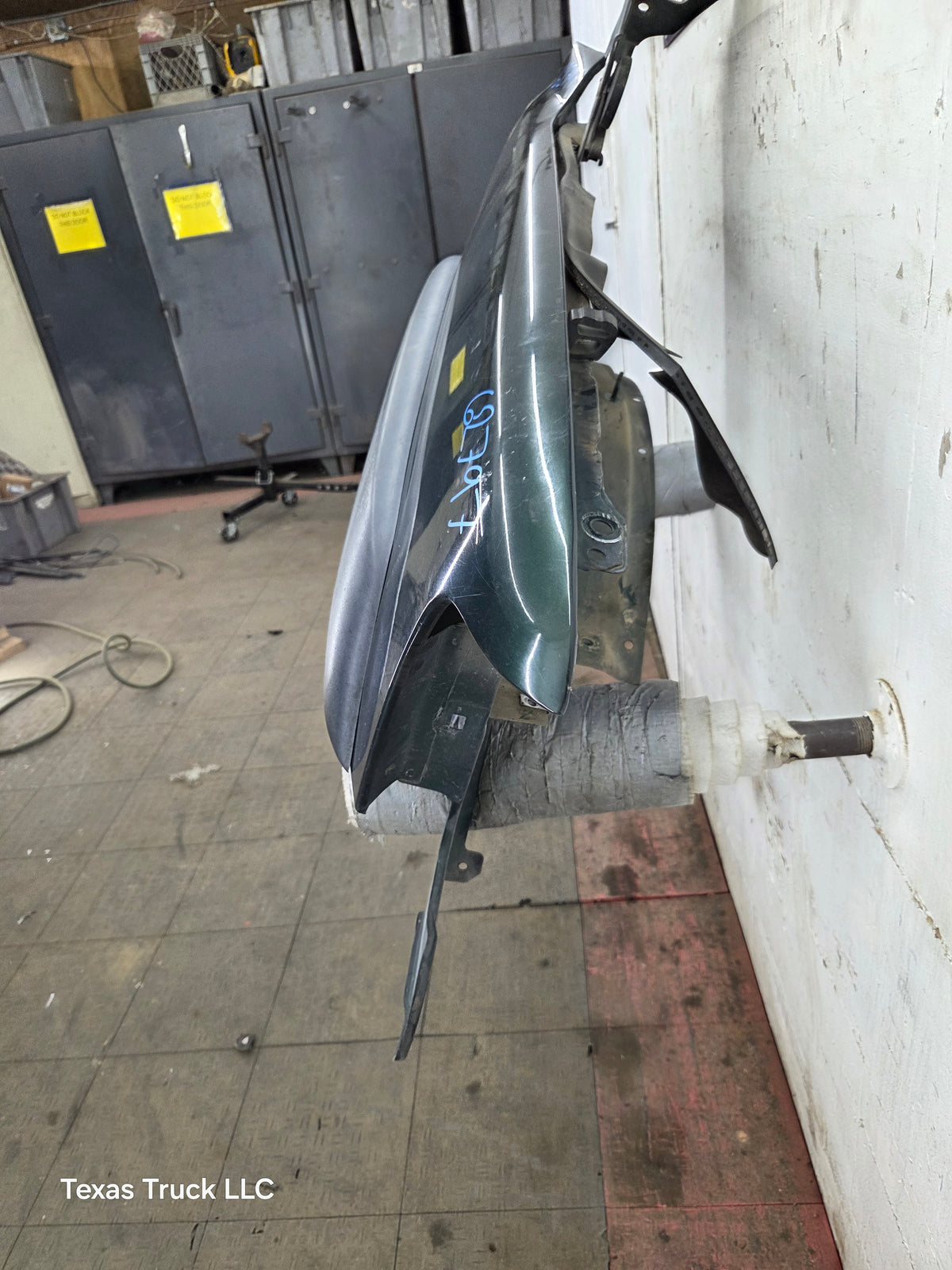 1999-2002 Chevrolet Silverado / Tahoe / Suburban 1500 2500 3500 HD Passenger Front Fender