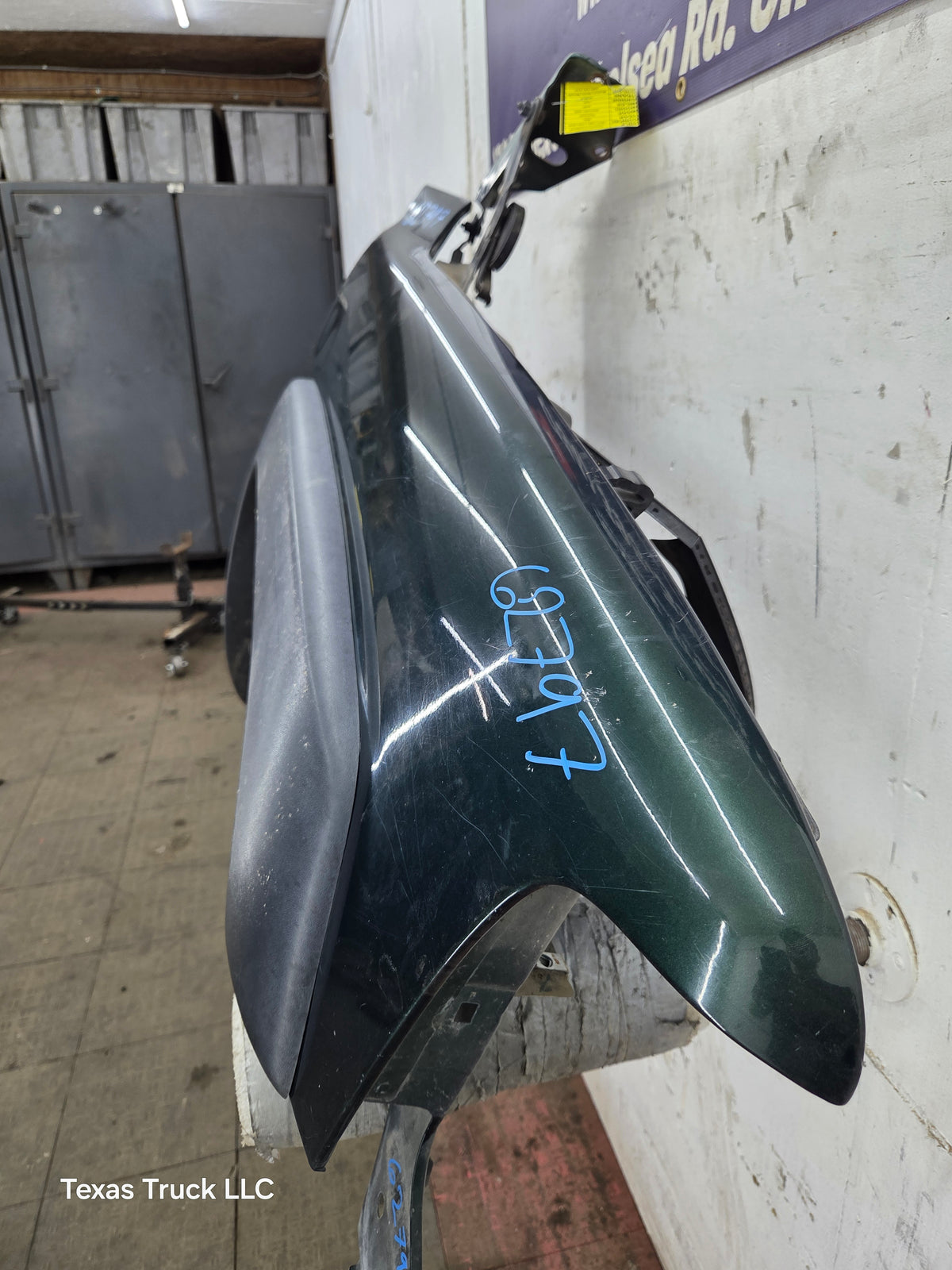 1999-2002 Chevrolet Silverado / Tahoe / Suburban 1500 2500 3500 HD Passenger Front Fender