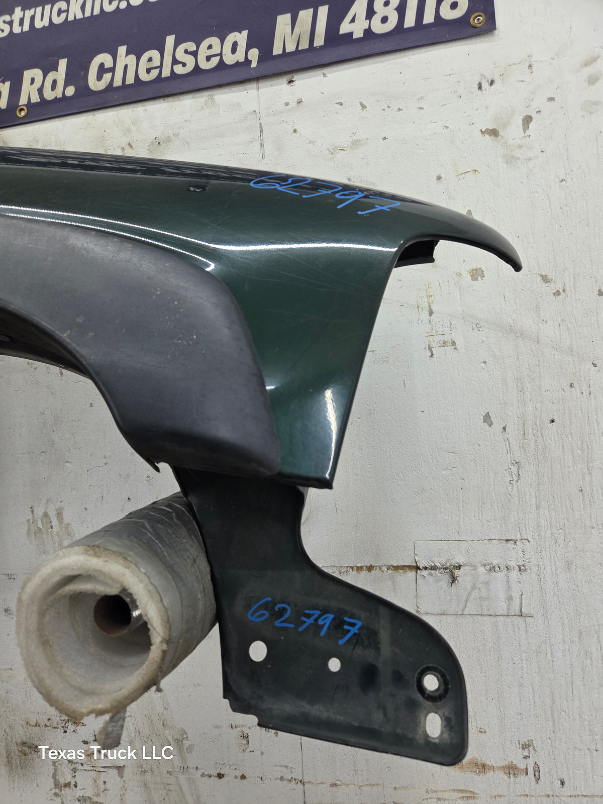 1999-2002 Chevrolet Silverado / Tahoe / Suburban 1500 2500 3500 HD Passenger Front Fender