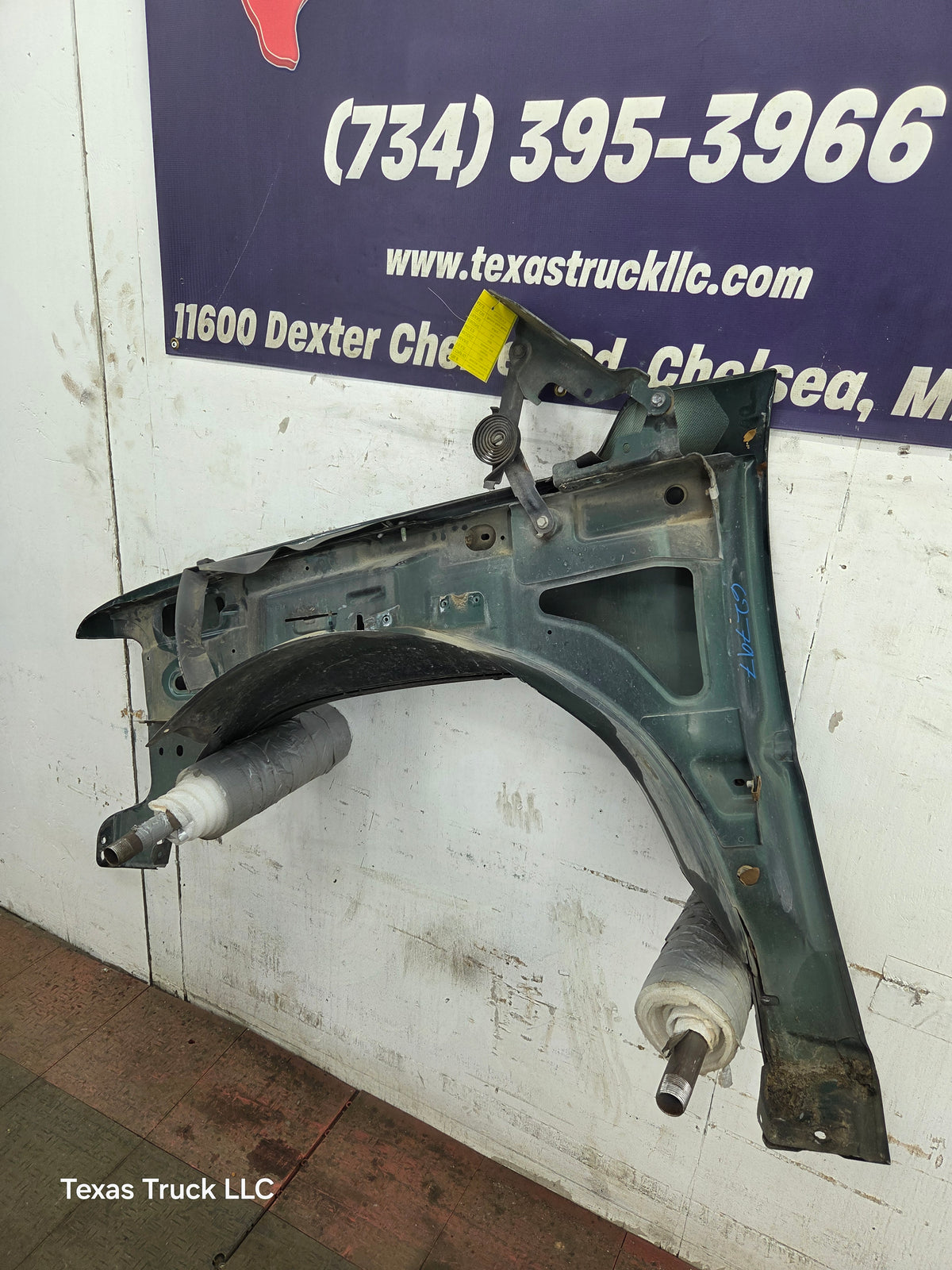 1999-2002 Chevrolet Silverado / Tahoe / Suburban 1500 2500 3500 HD Passenger Front Fender