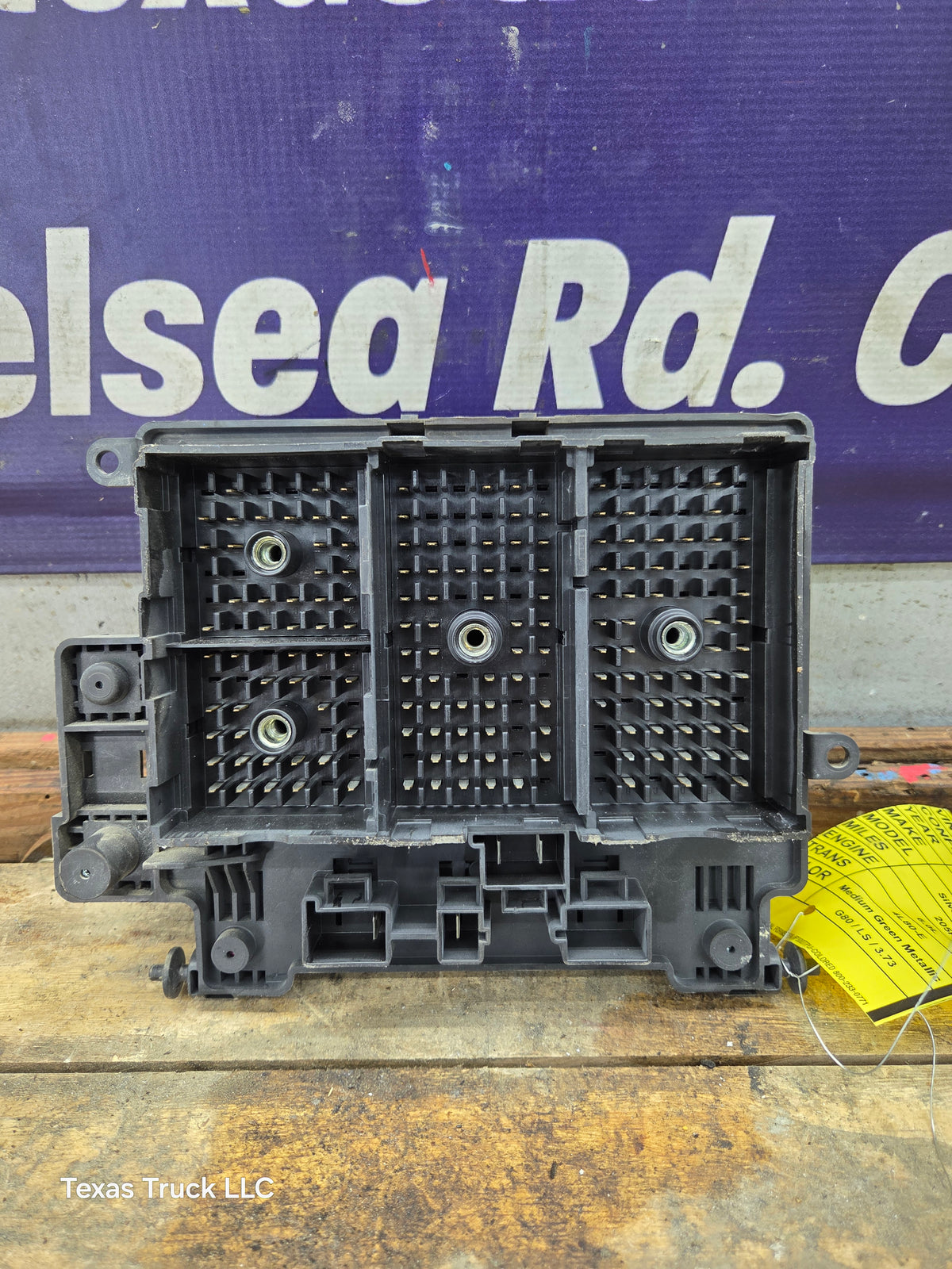 1999-2002 Chevrolet Silverado / GMC Sierra 1500 Engine Bay Fuse Box - 15328806