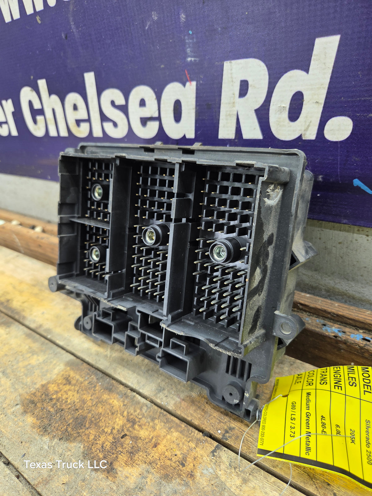 1999-2002 Chevrolet Silverado / GMC Sierra 1500 Engine Bay Fuse Box - 15328806