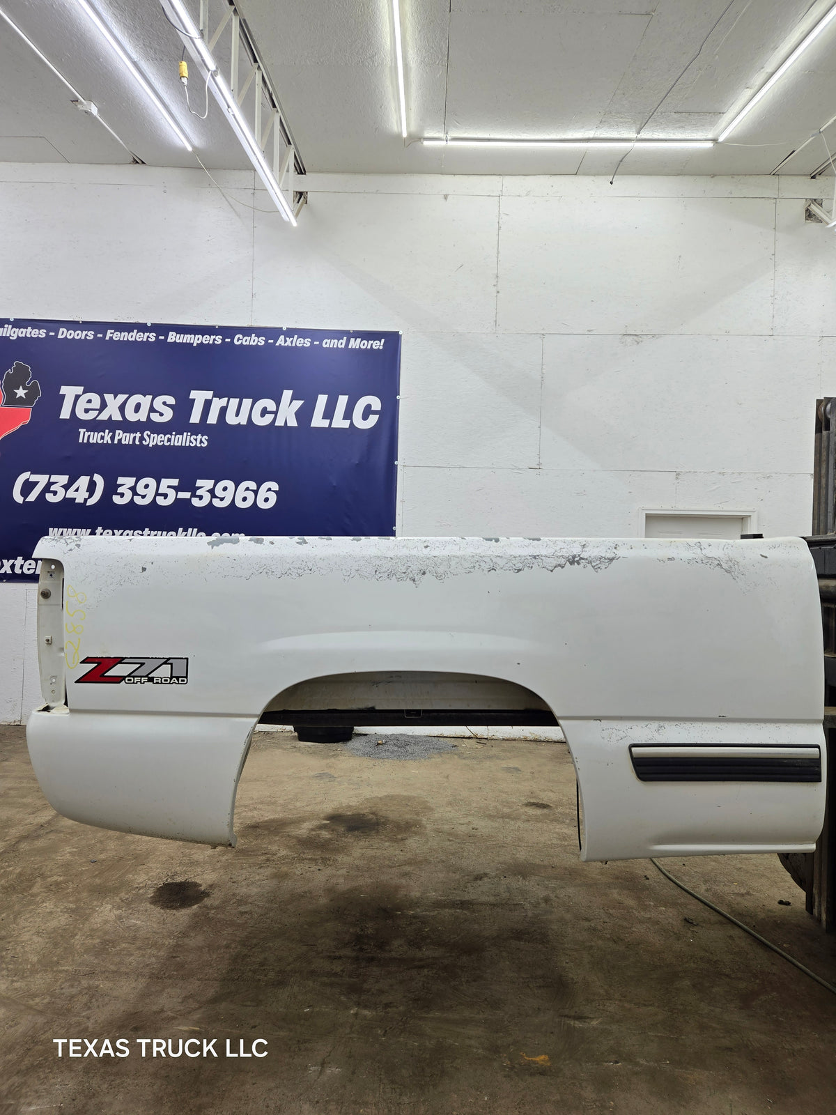 1999-2007 Chevrolet Silverado / GMC Sierra 1500 2500HD 3500HD 6' 6" Short Truck Bed