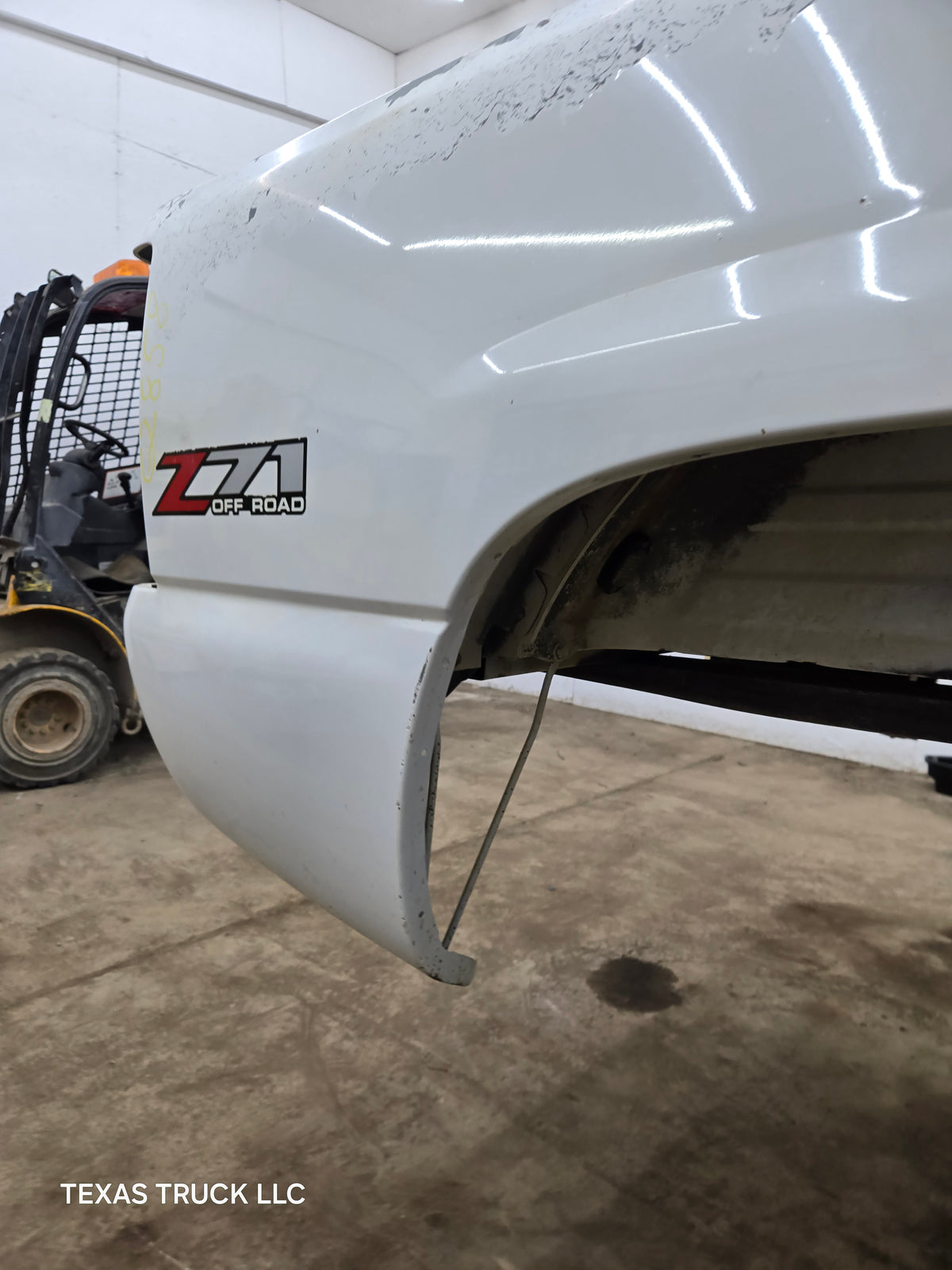 1999-2007 Chevrolet Silverado / GMC Sierra 1500 2500HD 3500HD 6' 6" Short Truck Bed