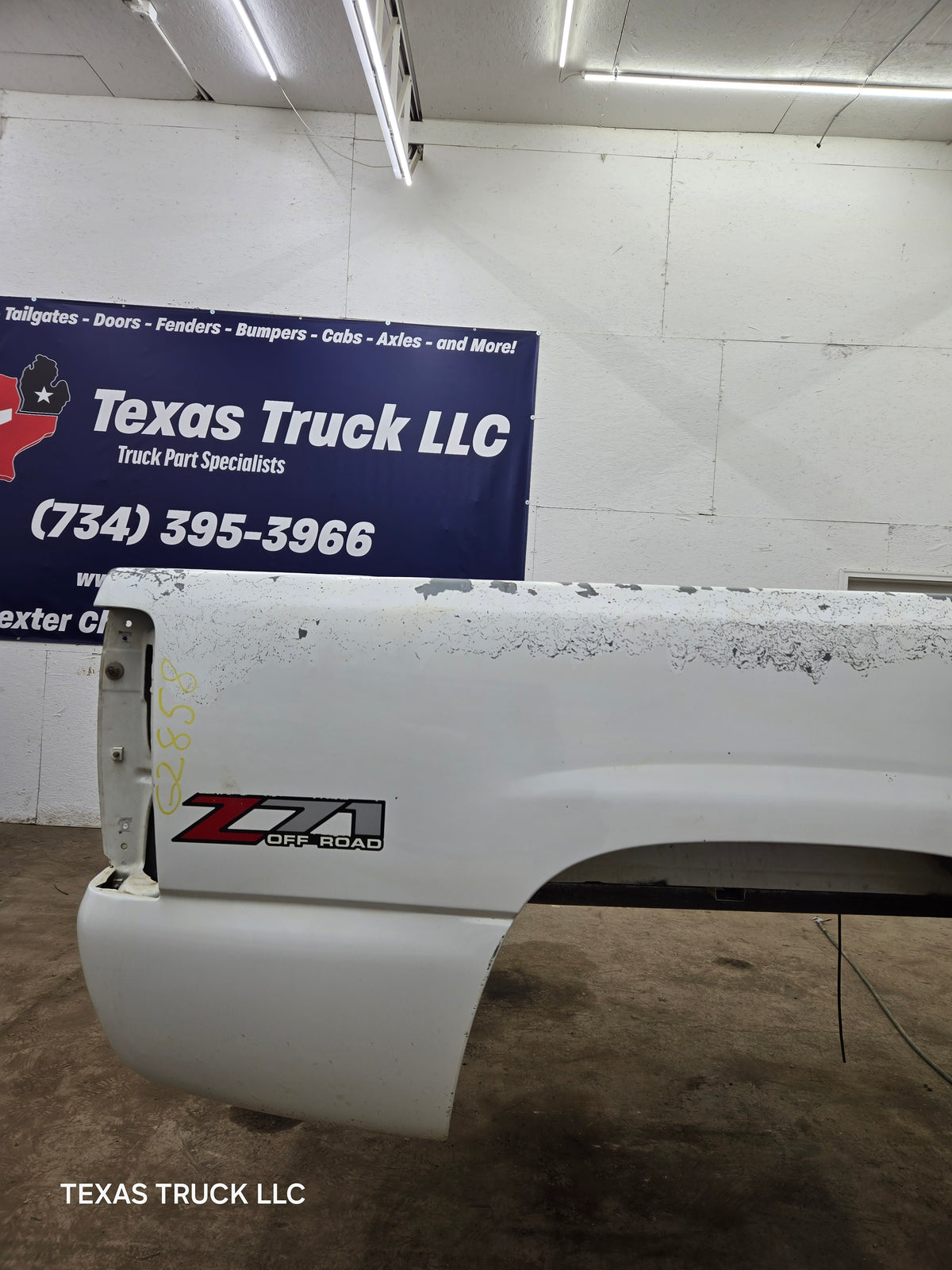 1999-2007 Chevrolet Silverado / GMC Sierra 1500 2500HD 3500HD 6' 6" Short Truck Bed