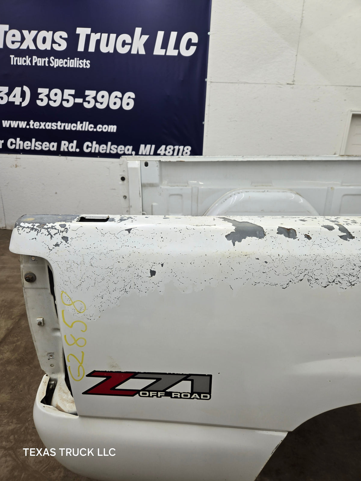 1999-2007 Chevrolet Silverado / GMC Sierra 1500 2500HD 3500HD 6' 6" Short Truck Bed