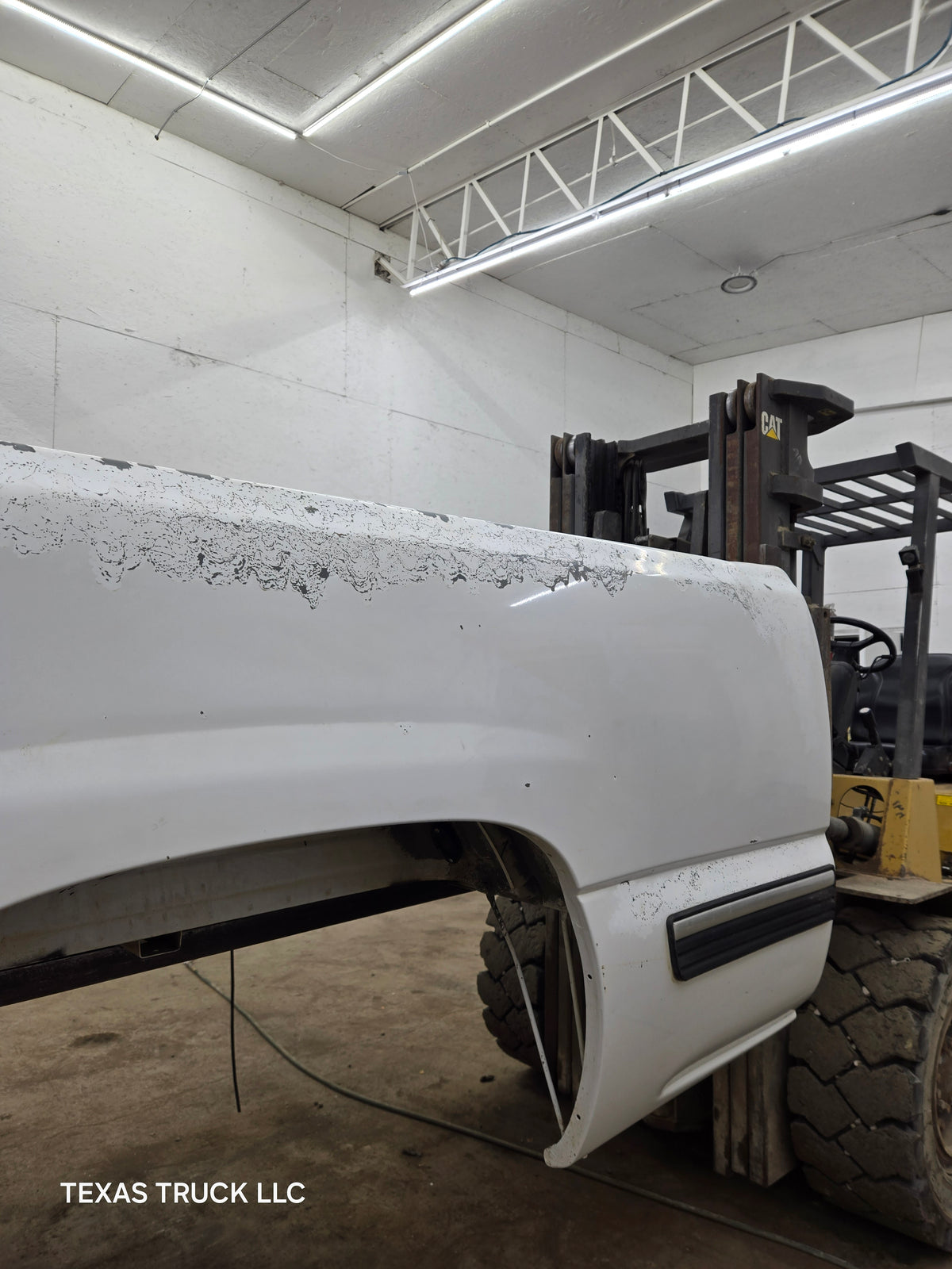 1999-2007 Chevrolet Silverado / GMC Sierra 1500 2500HD 3500HD 6' 6" Short Truck Bed