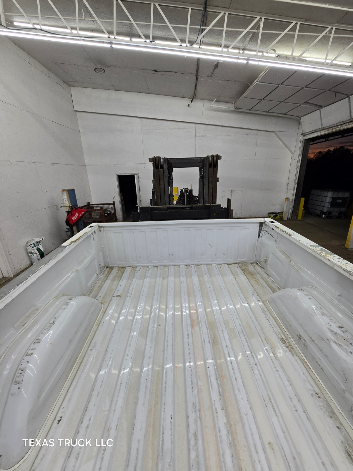 1999-2007 Chevrolet Silverado / GMC Sierra 1500 2500HD 3500HD 6' 6" Short Truck Bed