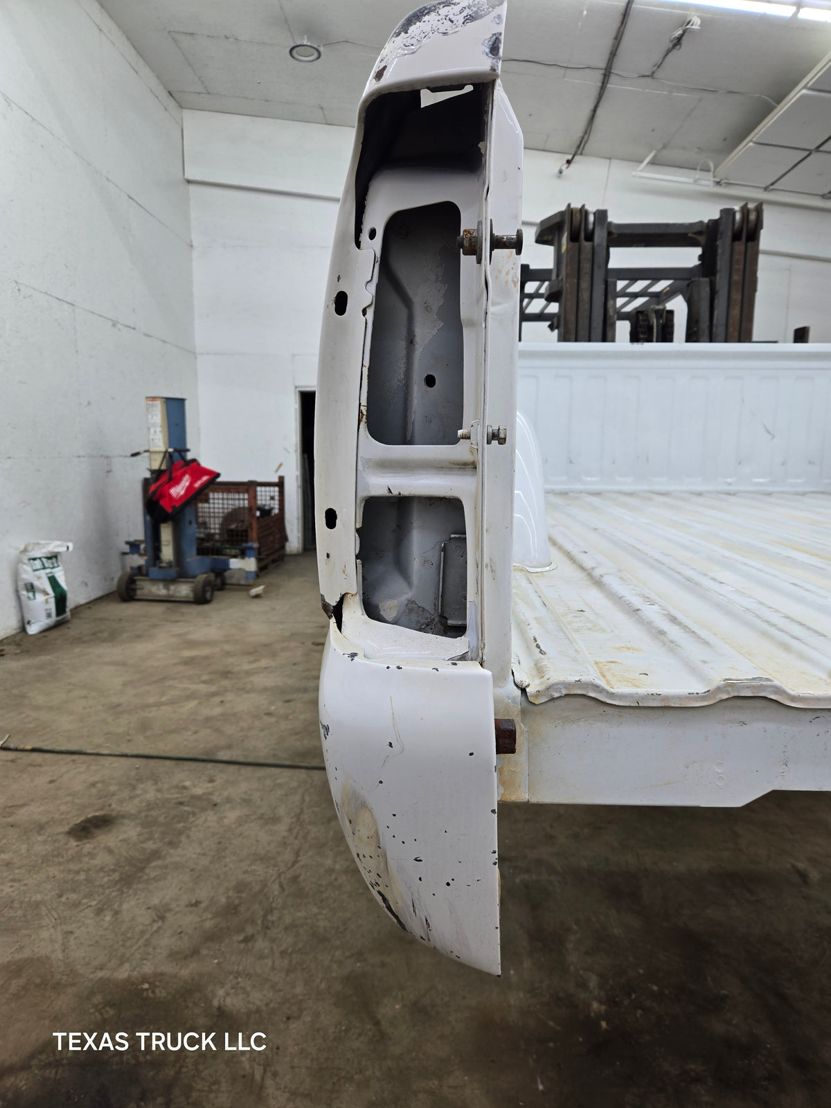 1999-2007 Chevrolet Silverado / GMC Sierra 1500 2500HD 3500HD 6' 6" Short Truck Bed