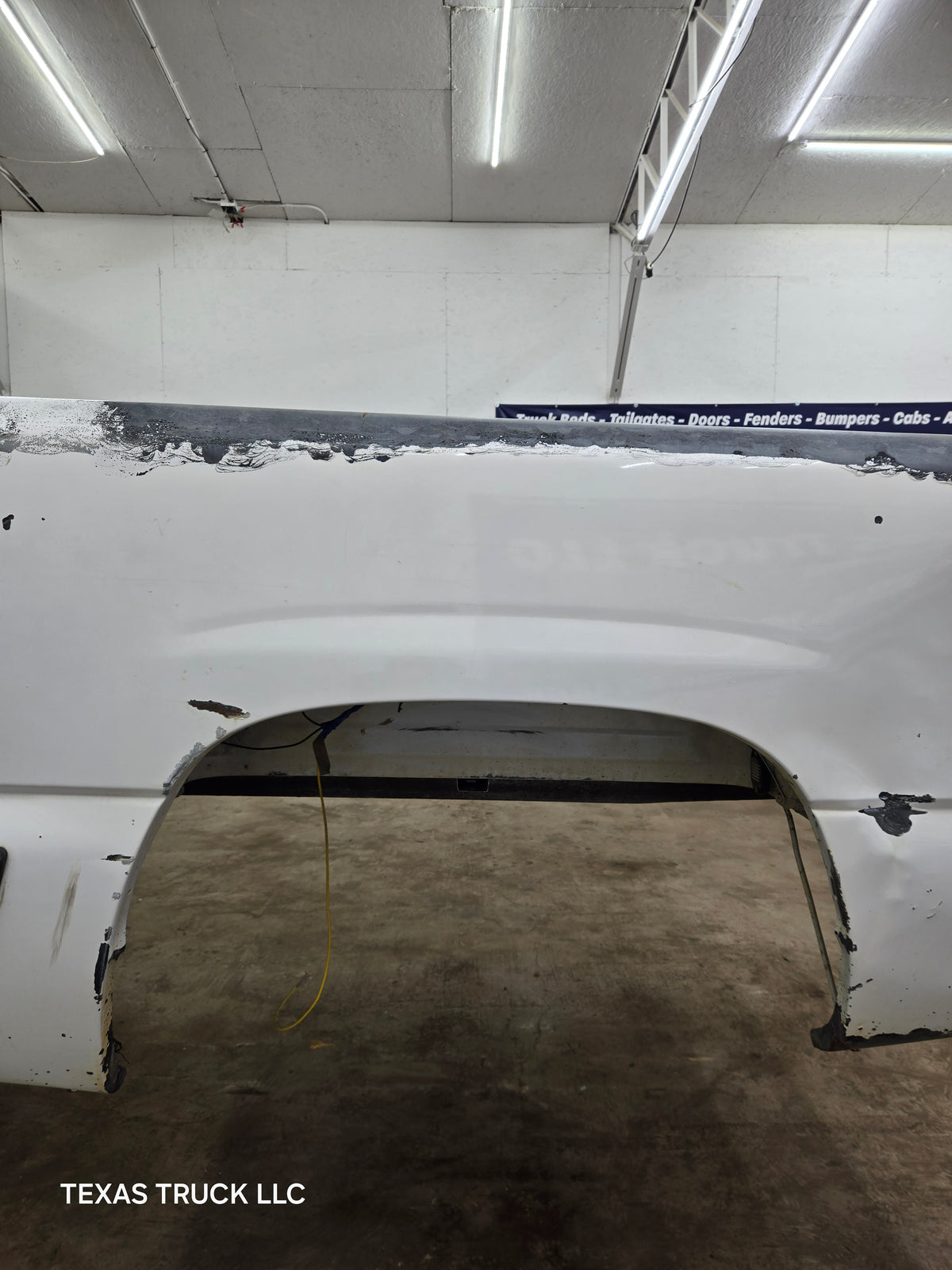 1999-2007 Chevrolet Silverado / GMC Sierra 1500 2500HD 3500HD 6' 6" Short Truck Bed