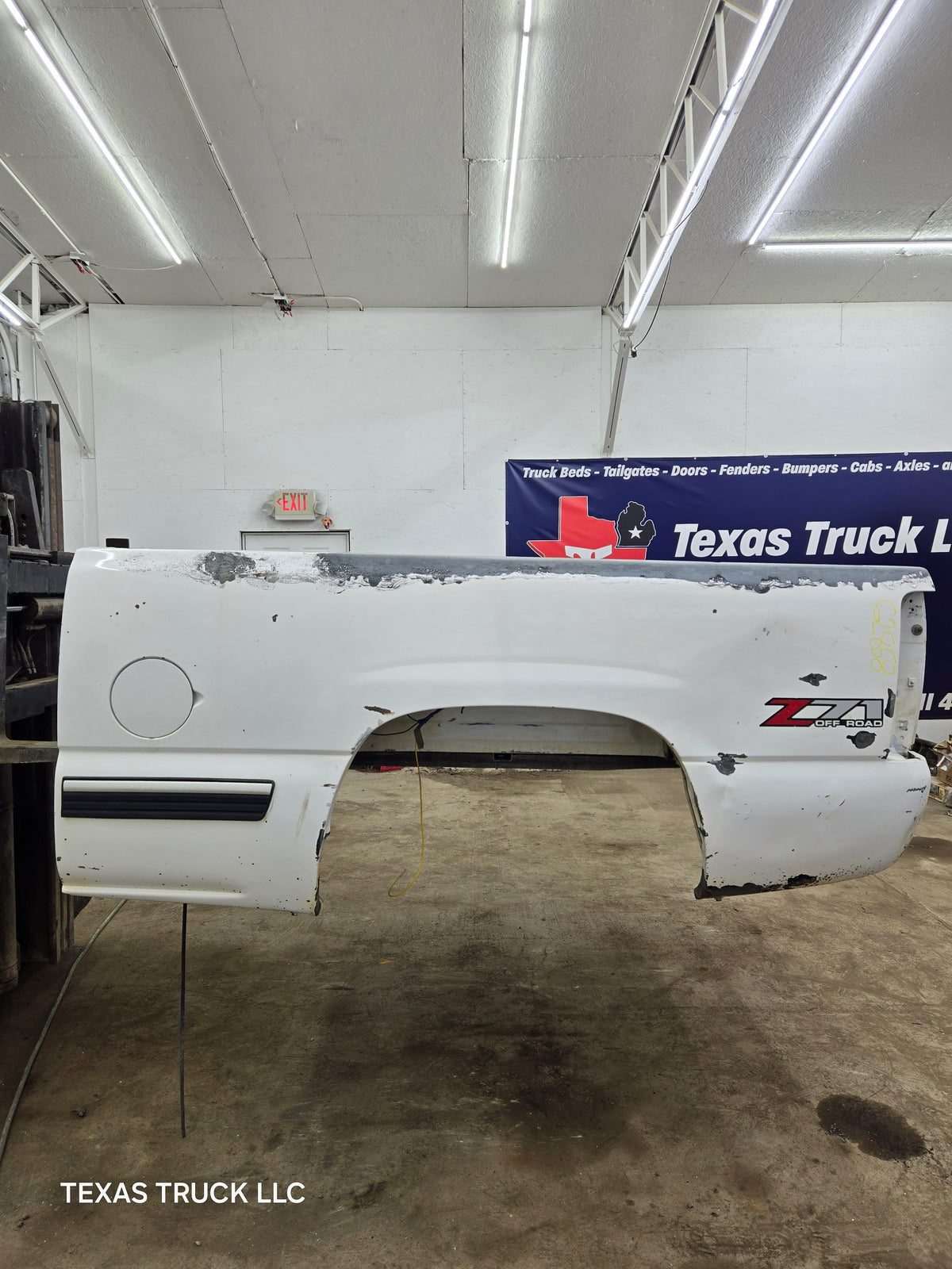 1999-2007 Chevrolet Silverado / GMC Sierra 1500 2500HD 3500HD 6' 6" Short Truck Bed