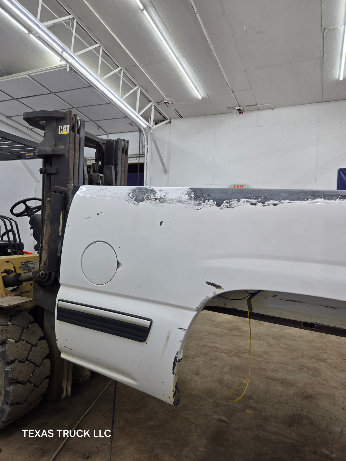 1999-2007 Chevrolet Silverado / GMC Sierra 1500 2500HD 3500HD 6' 6" Short Truck Bed