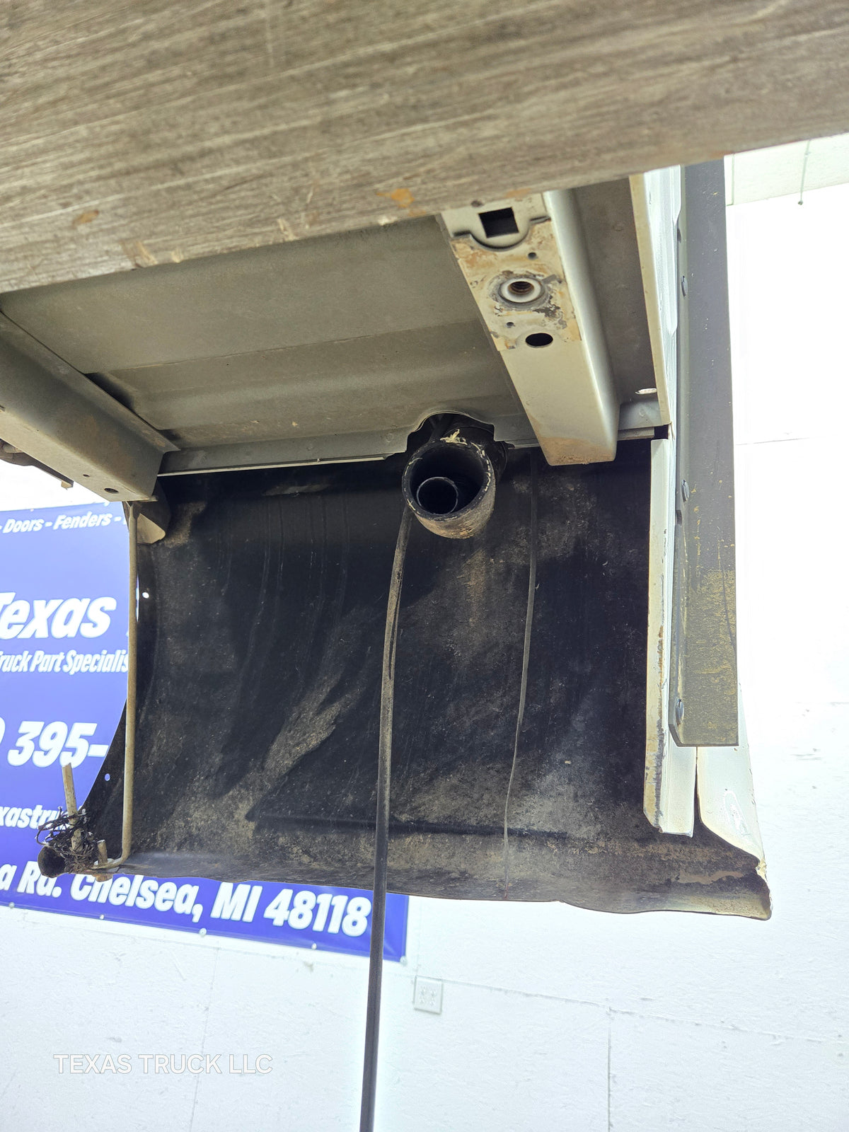 1999-2007 Chevrolet Silverado / GMC Sierra 1500 2500HD 3500HD 6' 6" Short Truck Bed