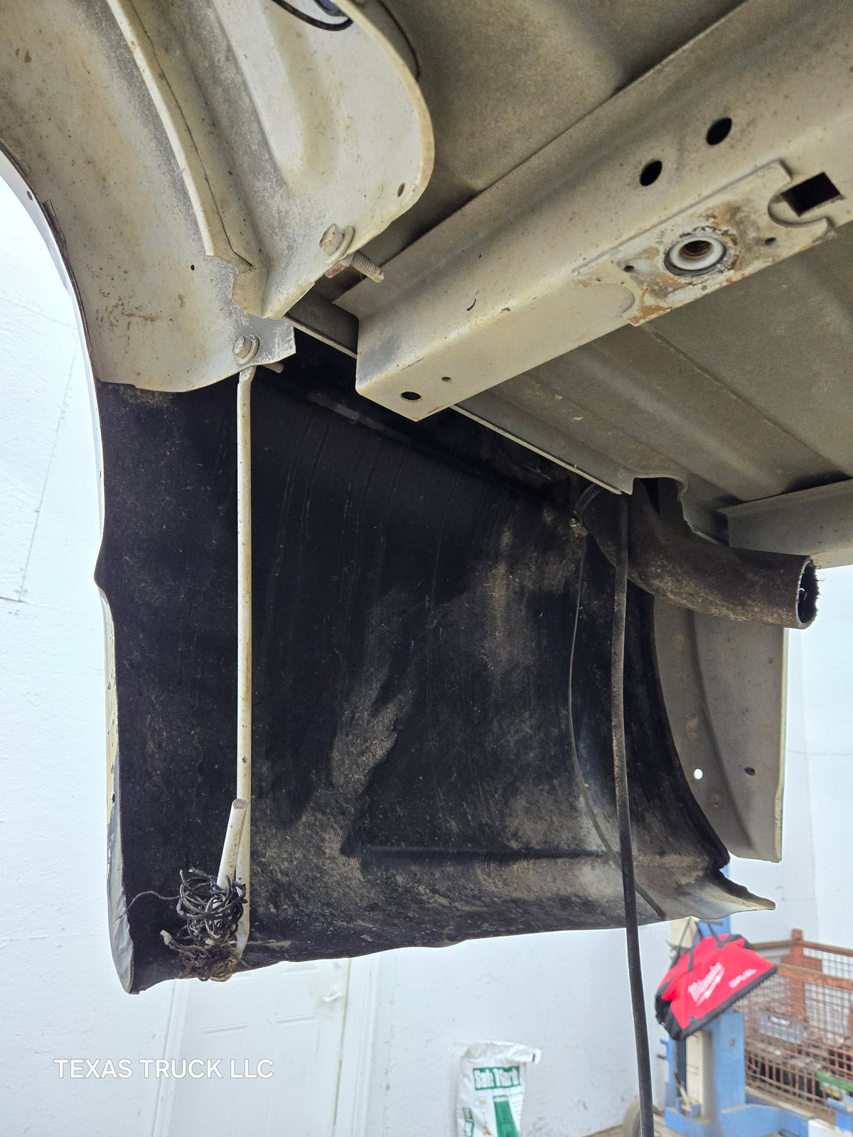 1999-2007 Chevrolet Silverado / GMC Sierra 1500 2500HD 3500HD 6' 6" Short Truck Bed