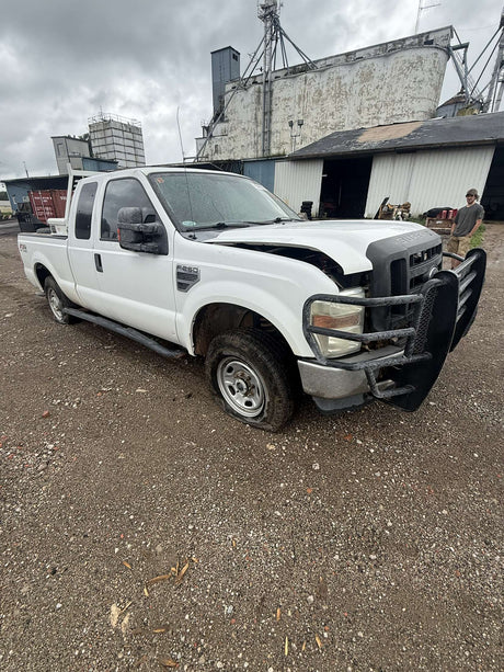 2010 Ford F-250 Extended Cab 6.5ft Short Bed Super Duty 5.4L triton 4x4 - FULL PART OUT