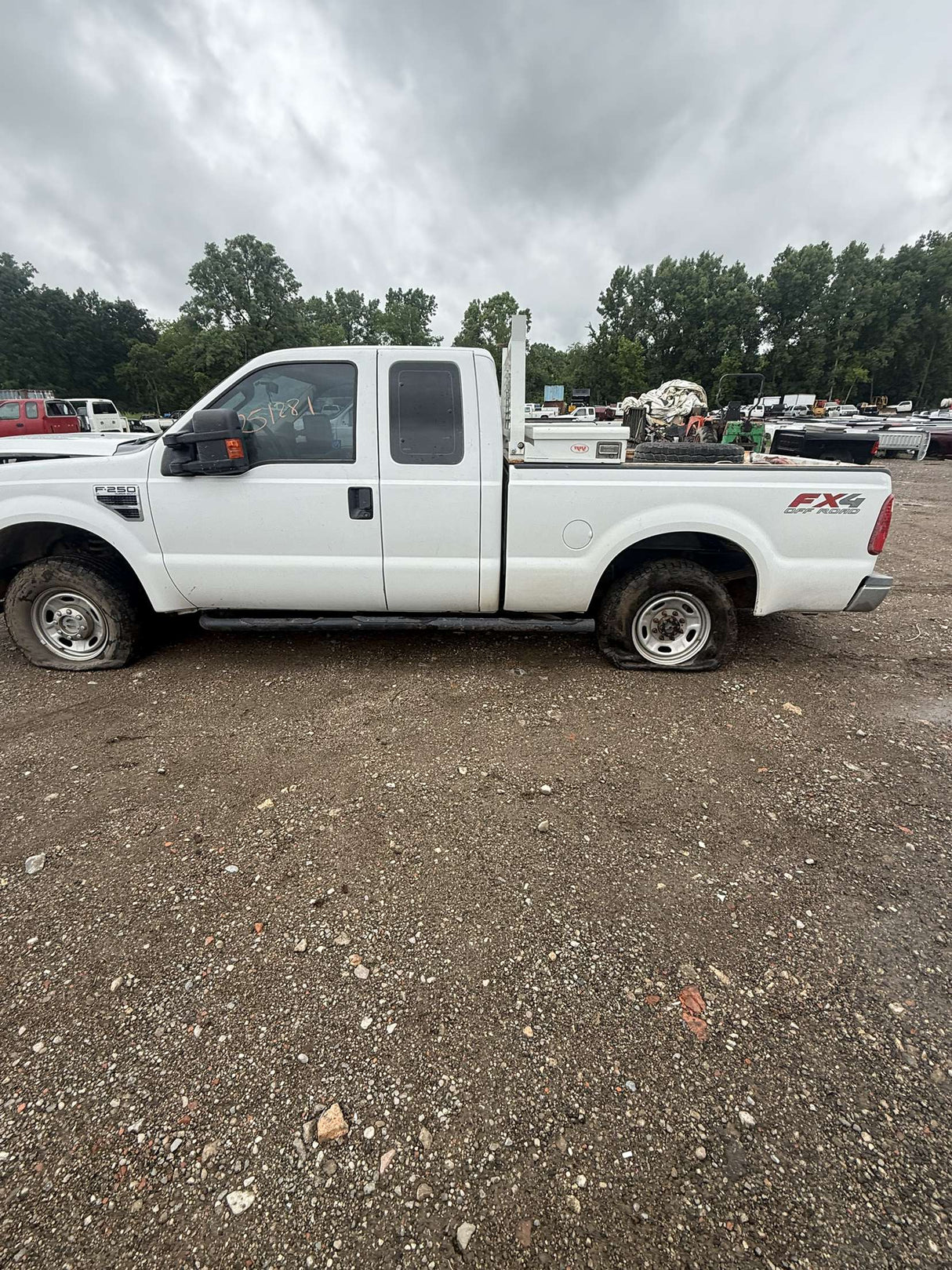 2010 Ford F-250 Extended Cab 6.5ft Short Bed Super Duty 5.4L triton 4x4 - FULL PART OUT