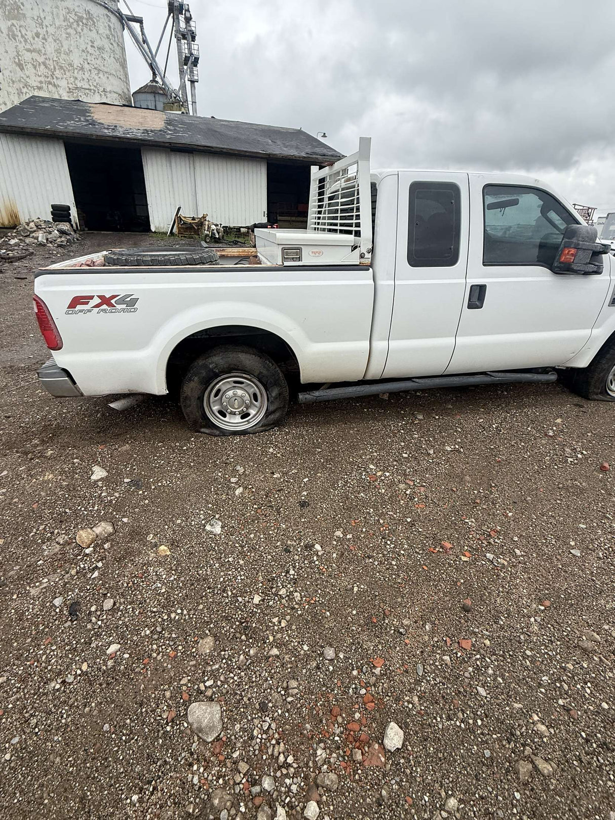 2010 Ford F-250 Extended Cab 6.5ft Short Bed Super Duty 5.4L triton 4x4 - FULL PART OUT
