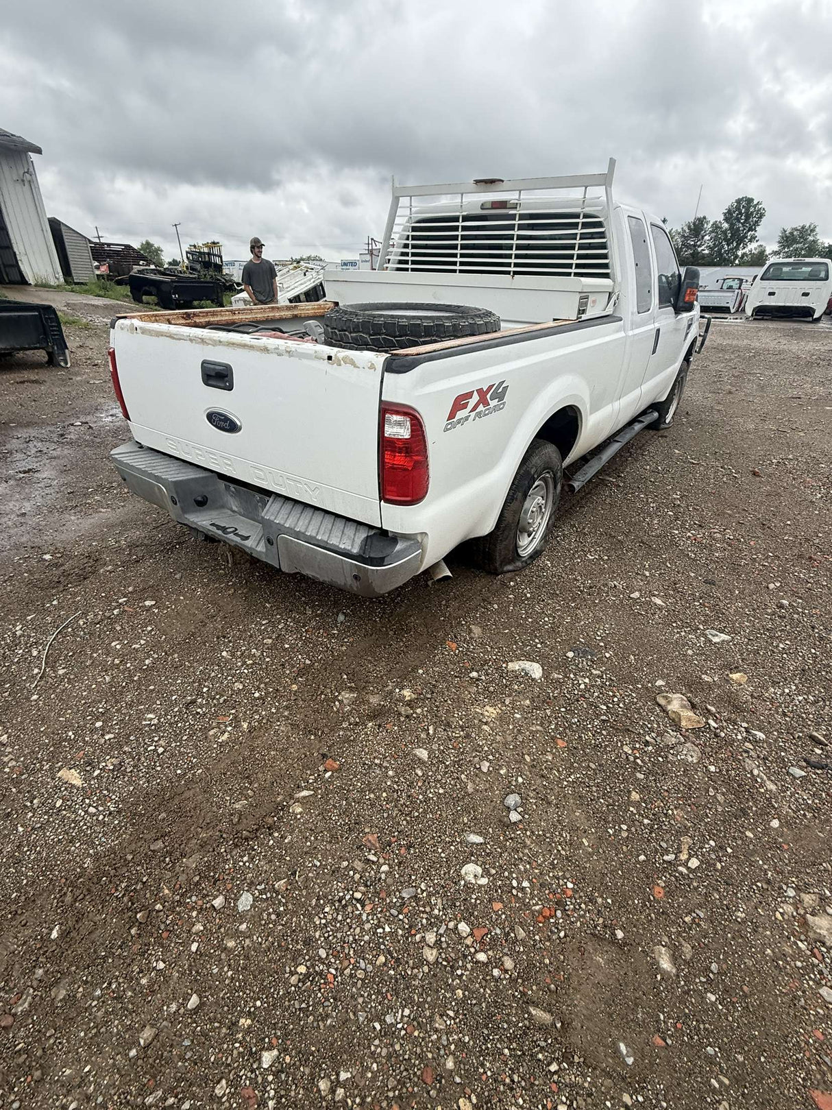 2010 Ford F-250 Extended Cab 6.5ft Short Bed Super Duty 5.4L triton 4x4 - FULL PART OUT