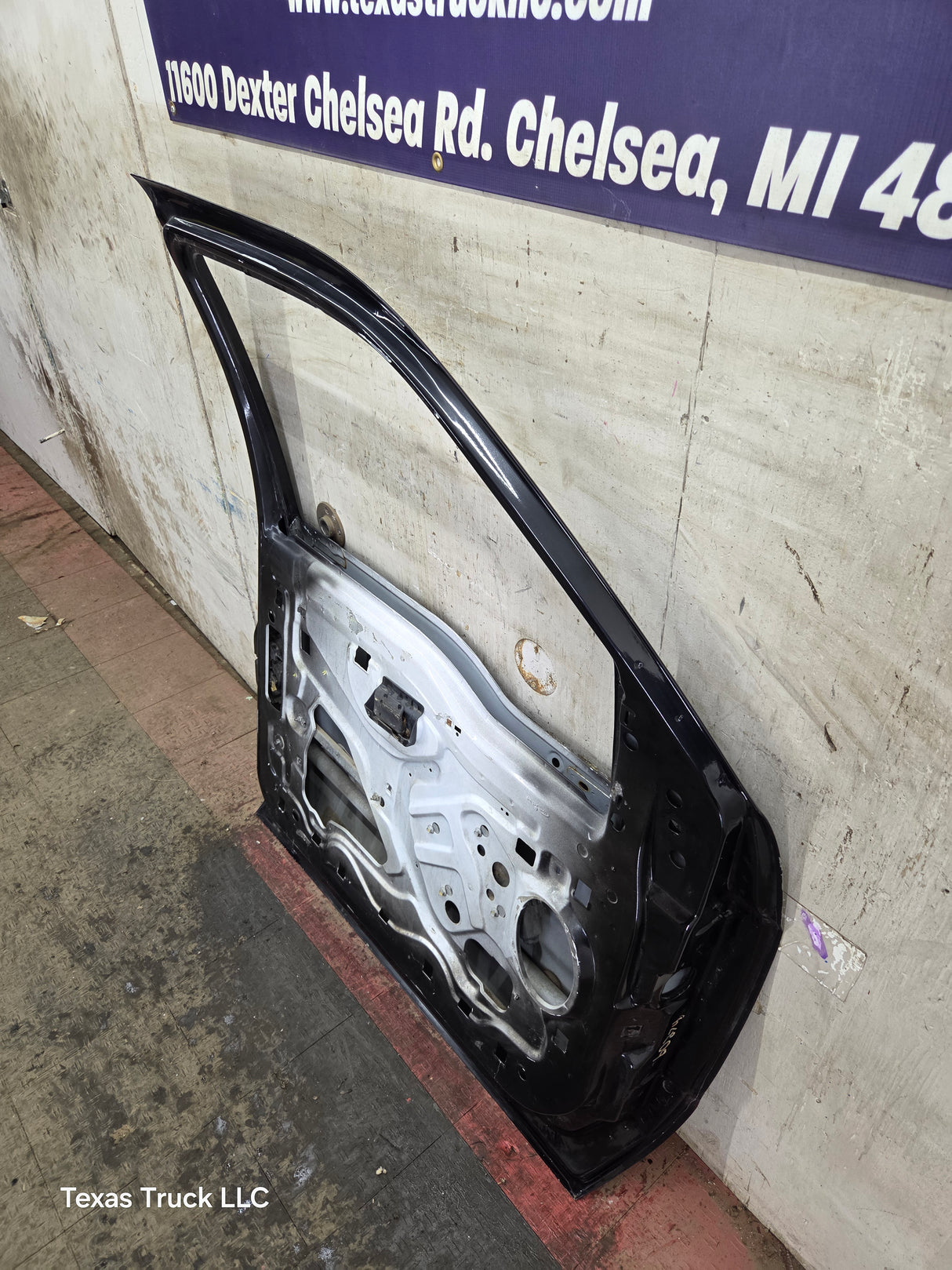 1999-2011 Ford Super Duty LH Driver Side Front Door F250 F350 F450 F550