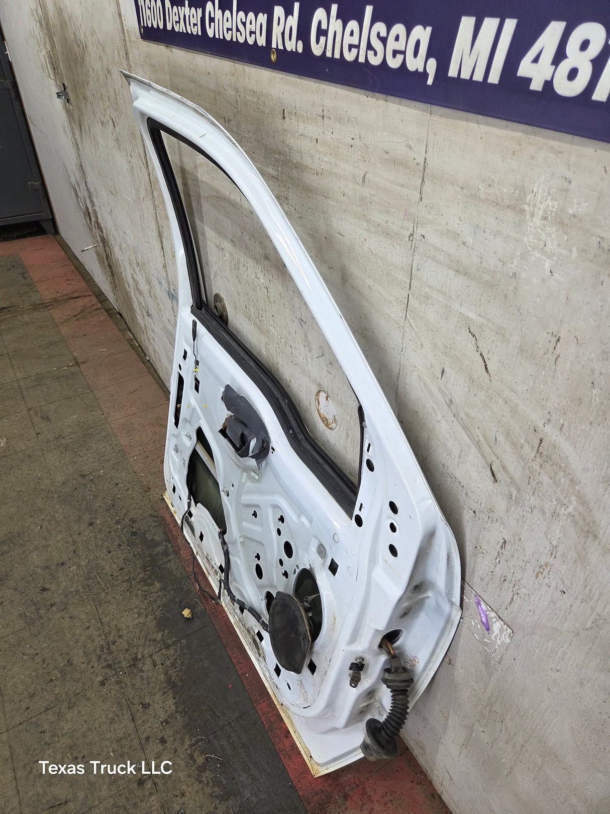 1999-2011 Ford Super Duty LH Driver Side Front Door F250 F350 F450 F550
