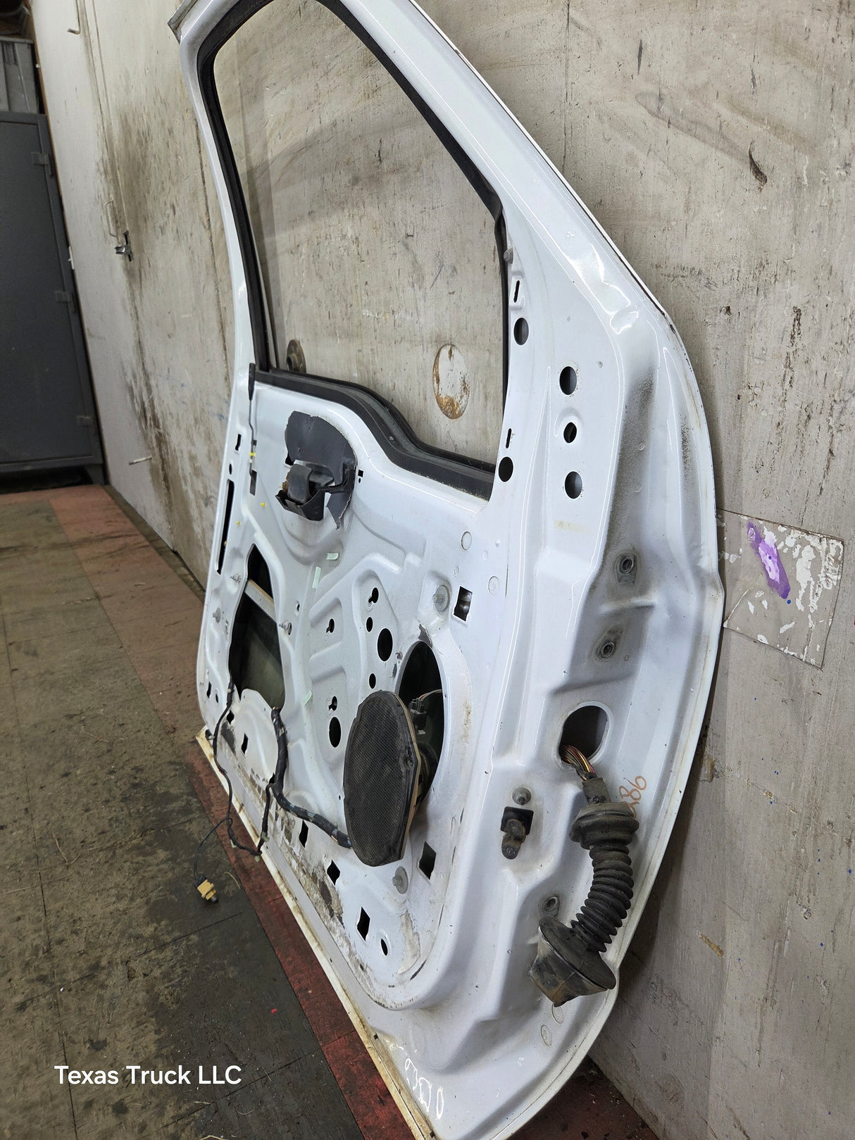 1999-2011 Ford Super Duty LH Driver Side Front Door F250 F350 F450 F550