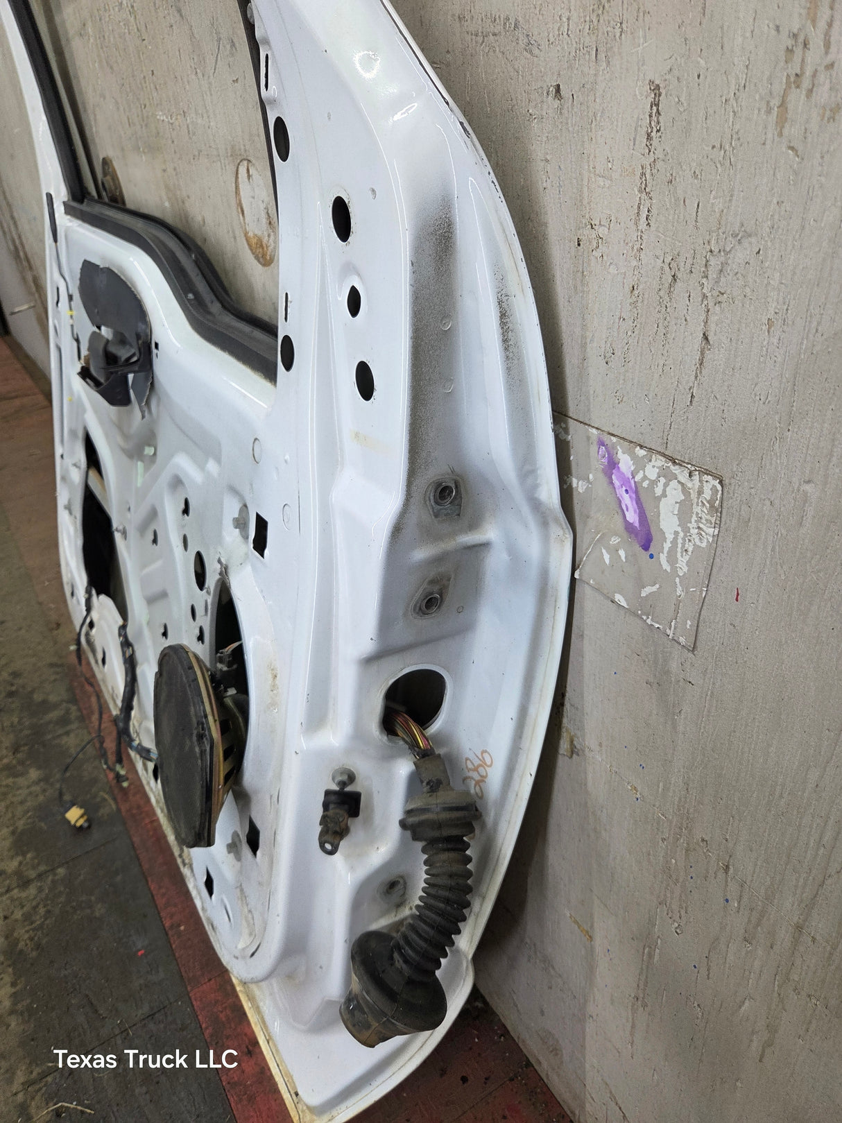 1999-2011 Ford Super Duty LH Driver Side Front Door F250 F350 F450 F550