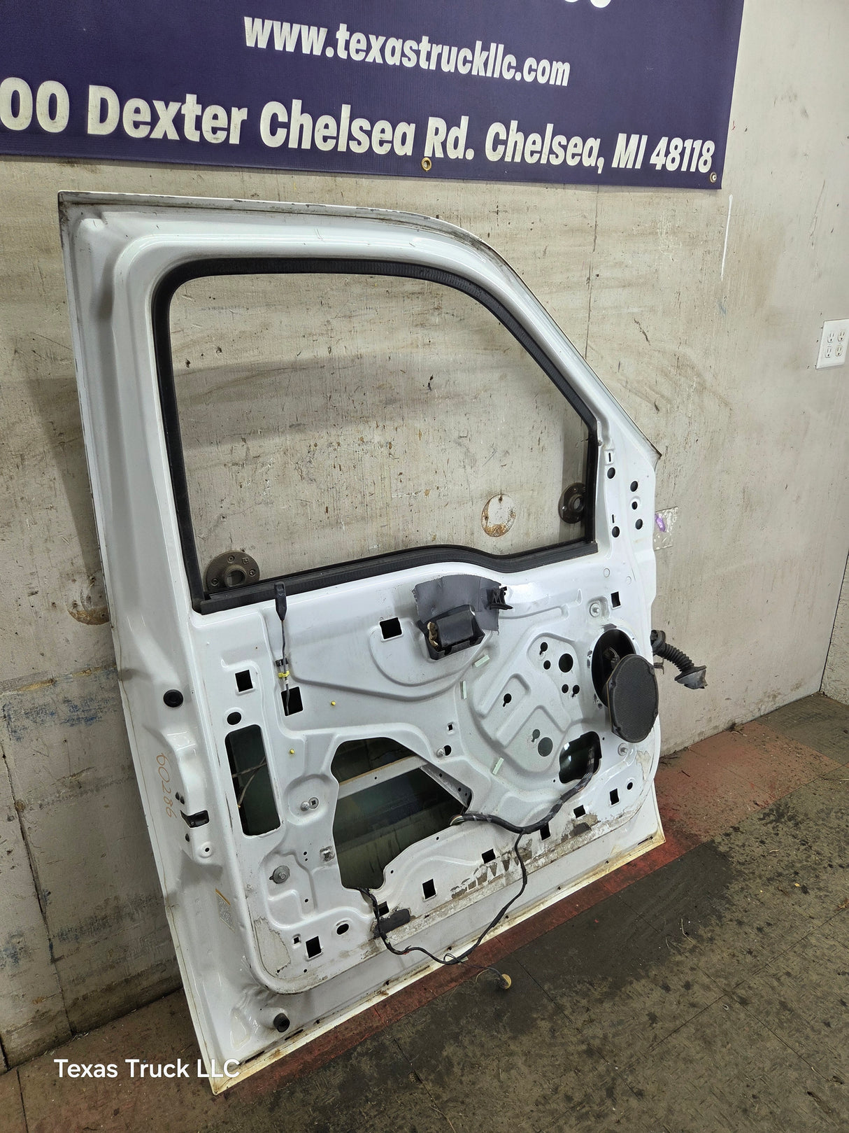 1999-2011 Ford Super Duty LH Driver Side Front Door F250 F350 F450 F550