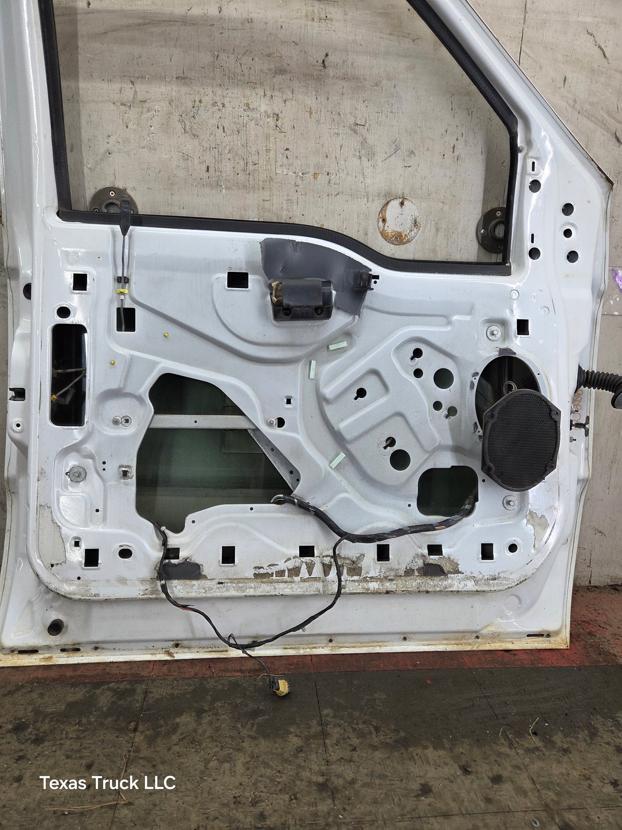 1999-2011 Ford Super Duty LH Driver Side Front Door F250 F350 F450 F550