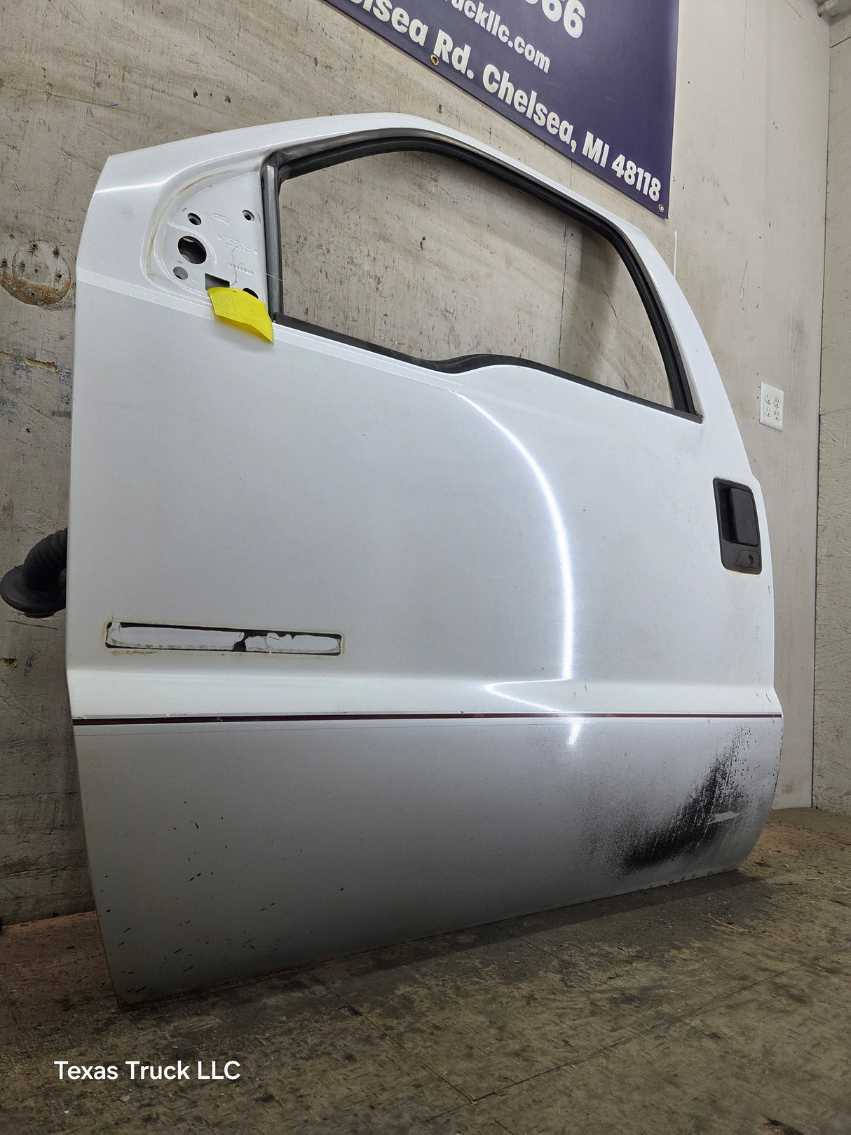 1999-2011 Ford Super Duty LH Driver Side Front Door F250 F350 F450 F550