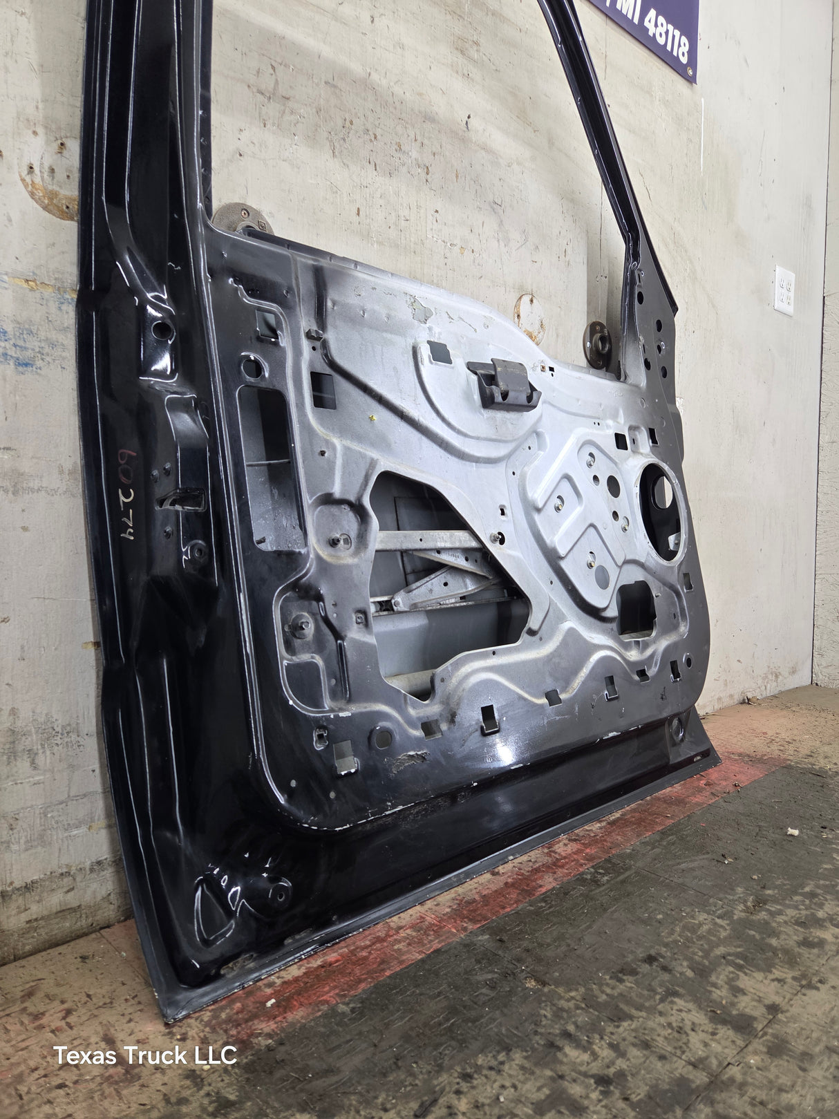 1999-2011 Ford Super Duty LH Driver Side Front Door F250 F350 F450 F550