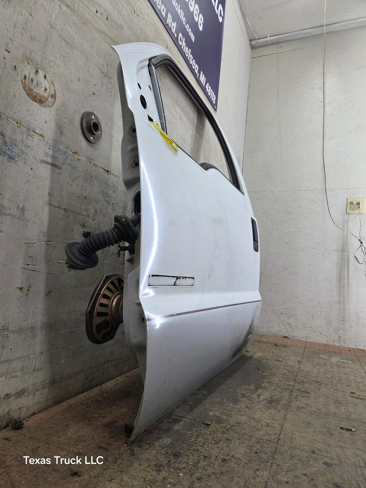 1999-2011 Ford Super Duty LH Driver Side Front Door F250 F350 F450 F550