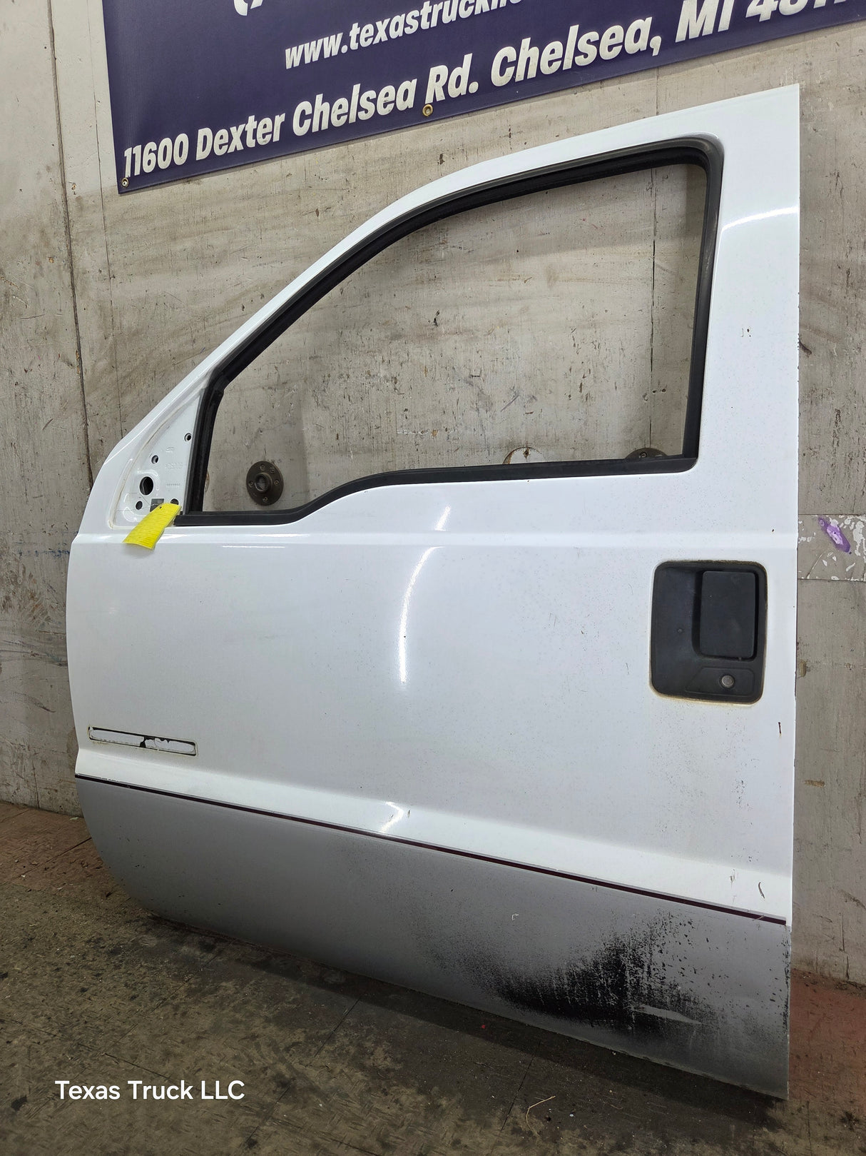 1999-2011 Ford Super Duty LH Driver Side Front Door F250 F350 F450 F550