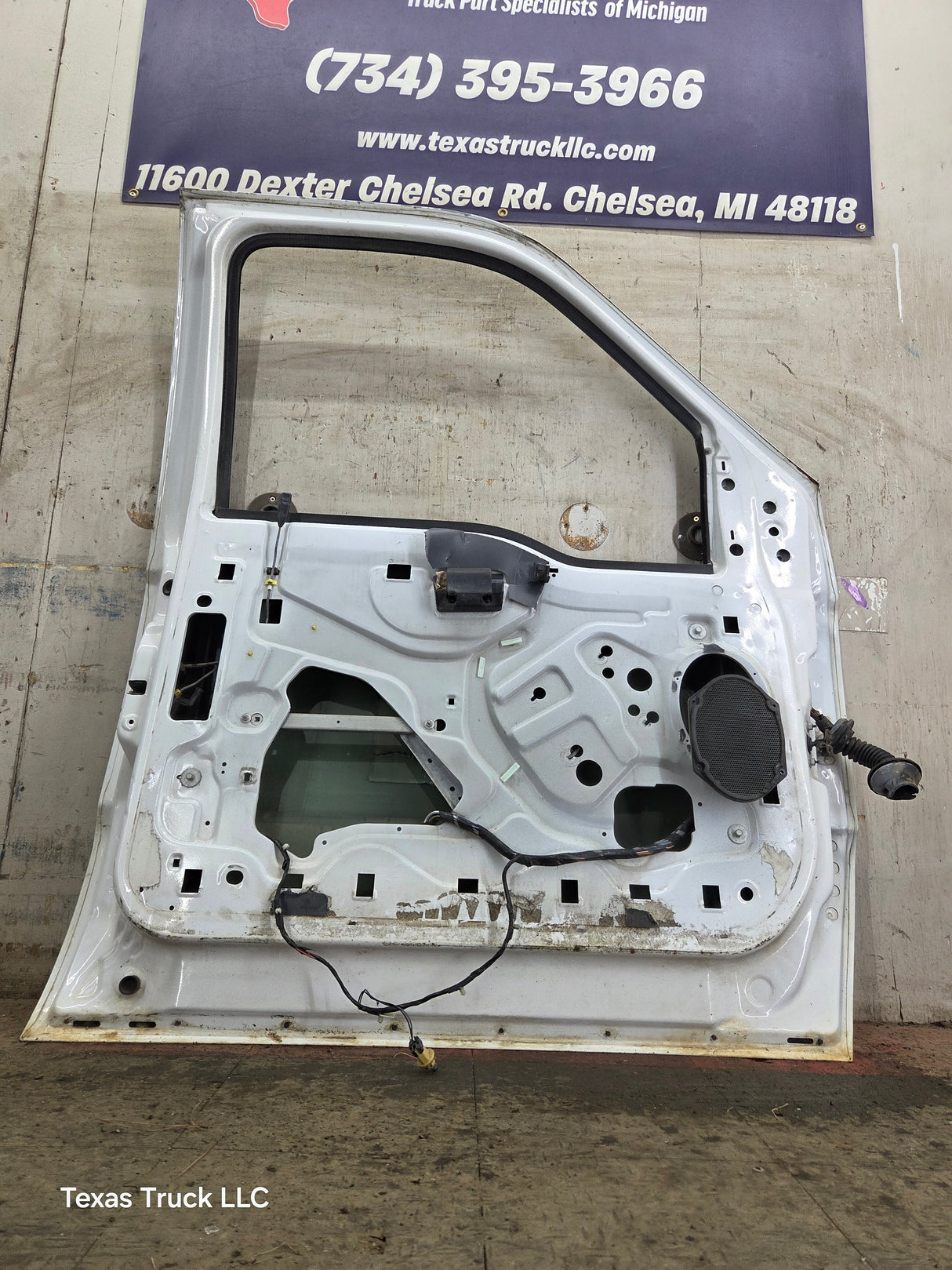 1999-2011 Ford Super Duty LH Driver Side Front Door F250 F350 F450 F550