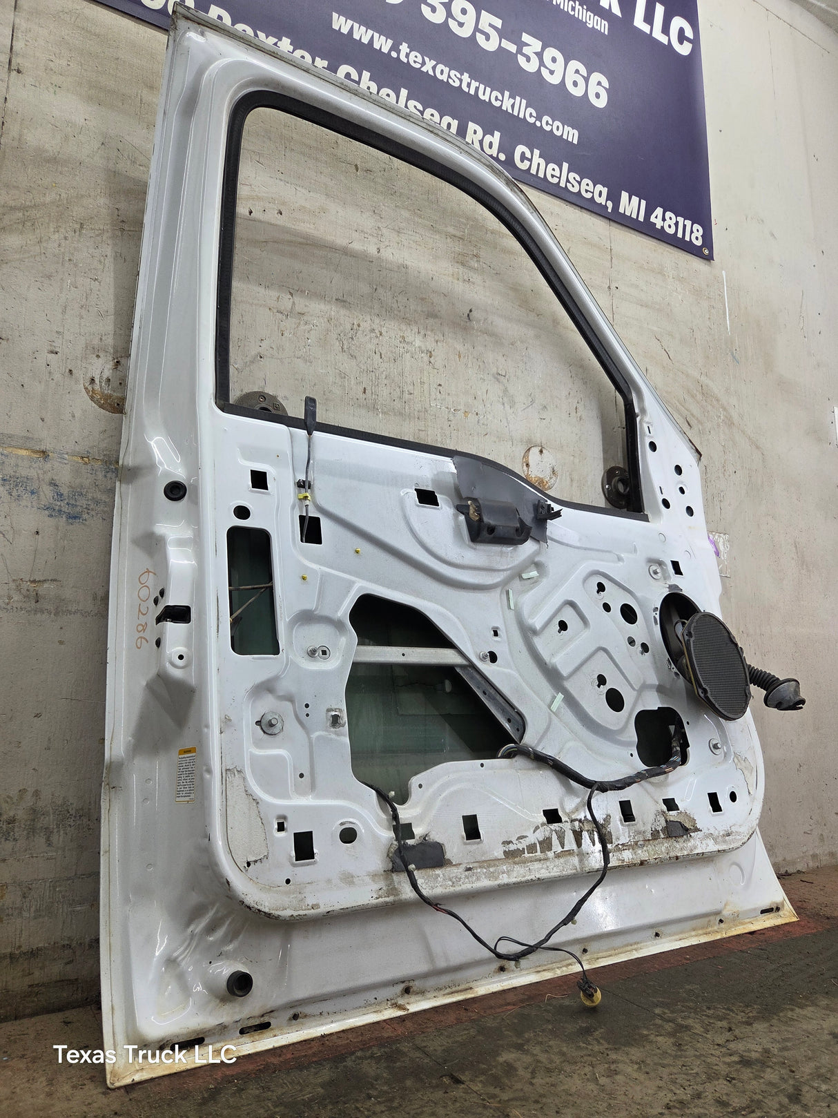 1999-2011 Ford Super Duty LH Driver Side Front Door F250 F350 F450 F550