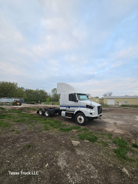 2014 Volvo VNM T/A Sleeper Truck Tractor -FULL PART OUT Texas Truck LLC