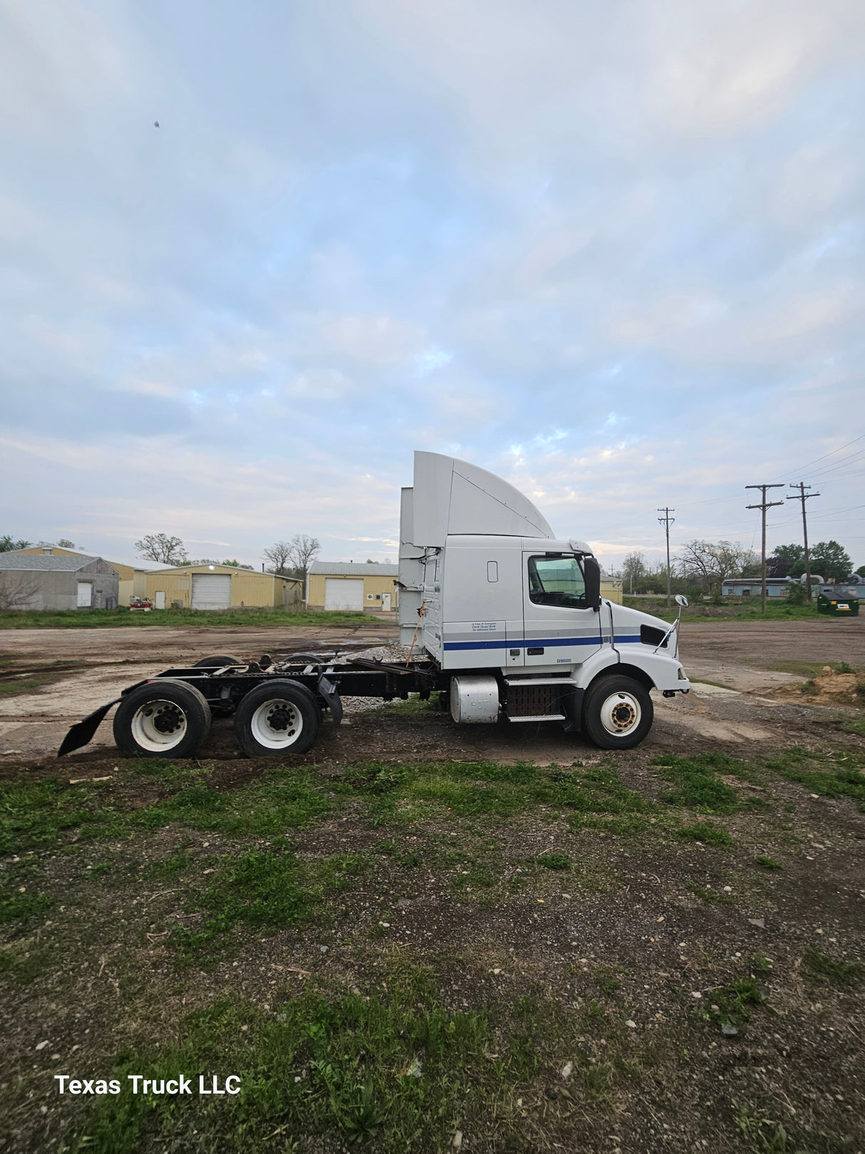 2014 Volvo VNM T/A Sleeper Truck Tractor -FULL PART OUT Texas Truck LLC