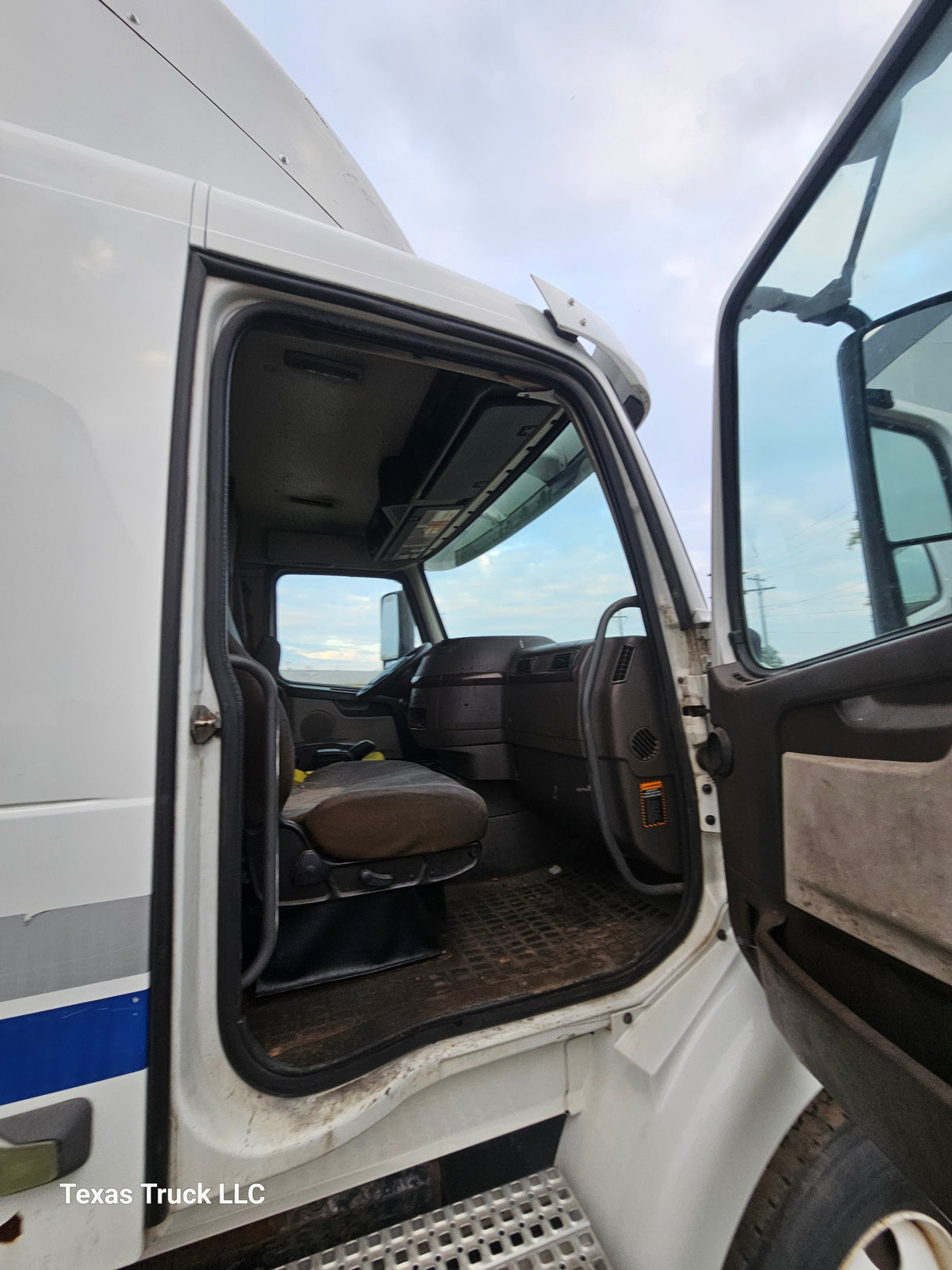 2014 Volvo VNM T/A Sleeper Truck Tractor -FULL PART OUT Texas Truck LLC