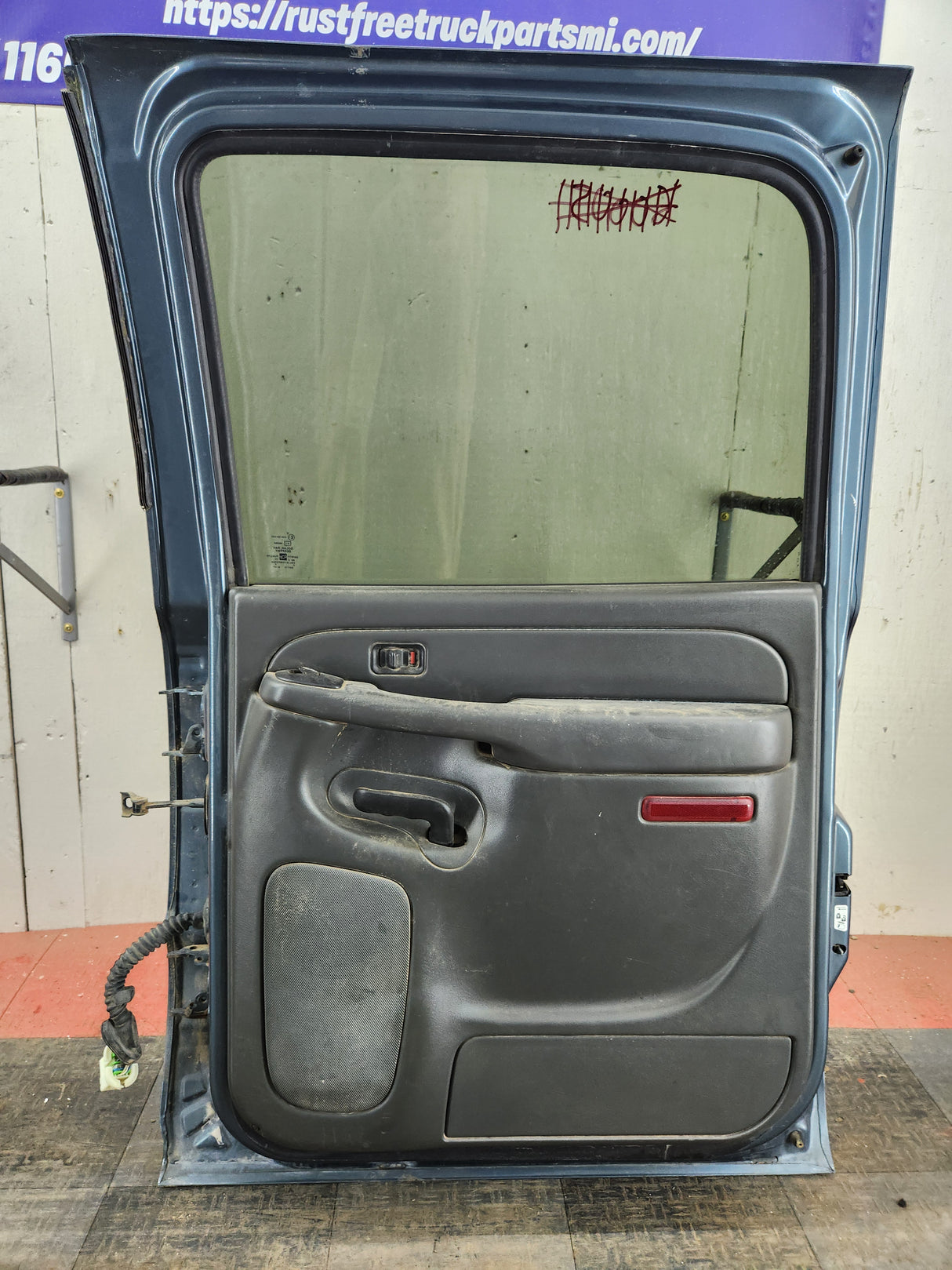 1999-2006 Chevrolet Silverado / GMC Sierra 1500 2500 3500 HD Passenger side Crew Cab rear door