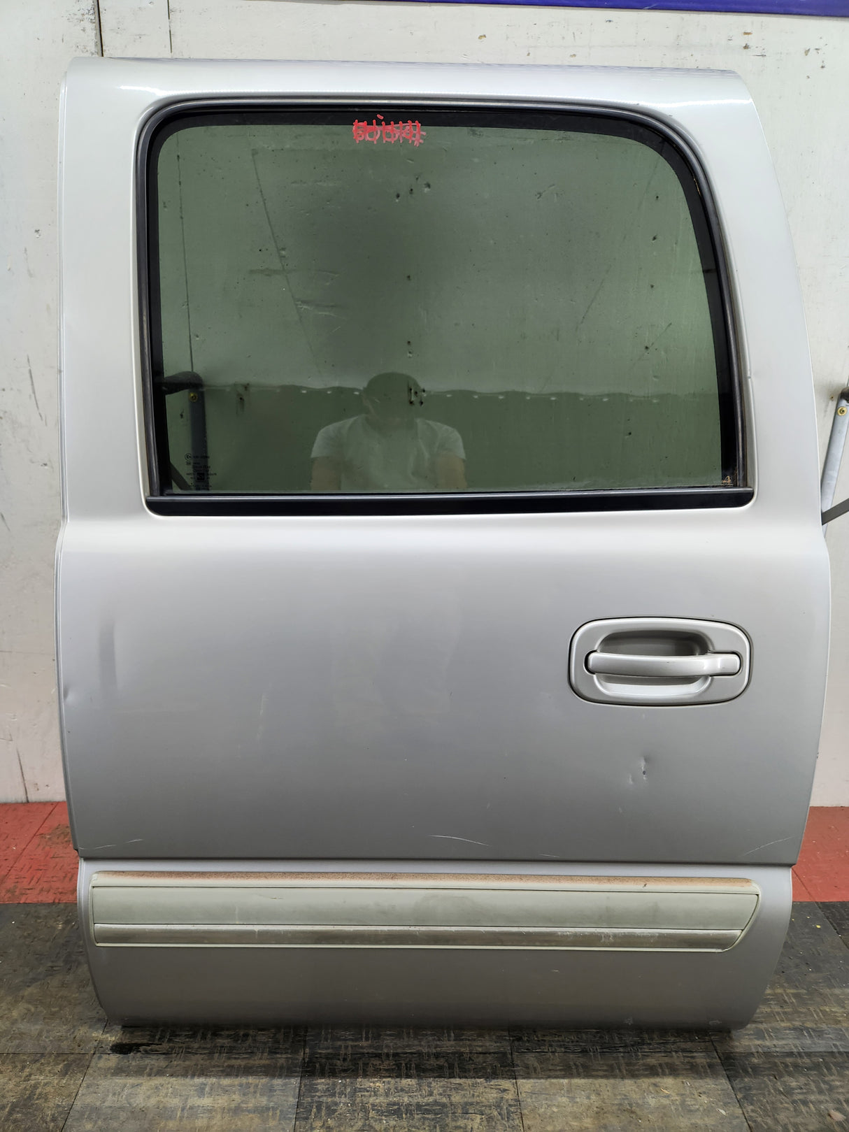 1999-2006 Chevrolet Silverado / GMC Sierra 1500 2500 3500 HD Driver side Crew Cab rear door