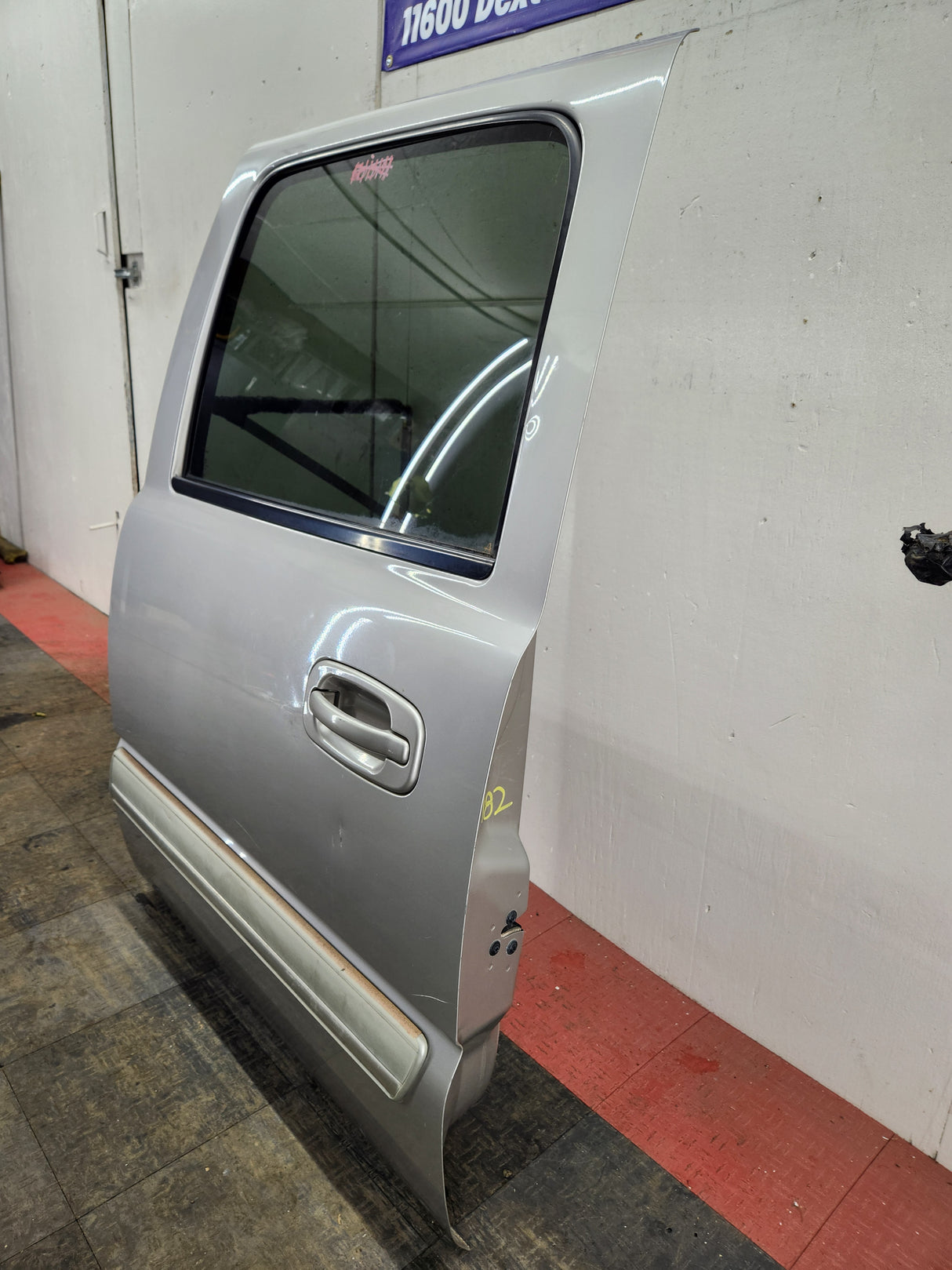 1999-2006 Chevrolet Silverado / GMC Sierra 1500 2500 3500 HD Driver side Crew Cab rear door