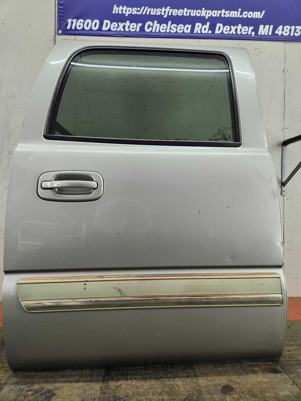 1999-2006 Chevrolet Silverado / GMC Sierra 1500 2500 3500 HD Passenger side Crew Cab rear door