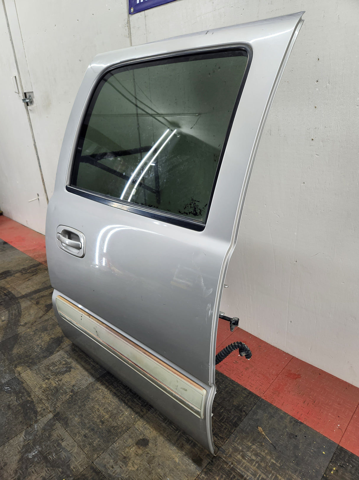 1999-2006 Chevrolet Silverado / GMC Sierra 1500 2500 3500 HD Passenger side Crew Cab rear door