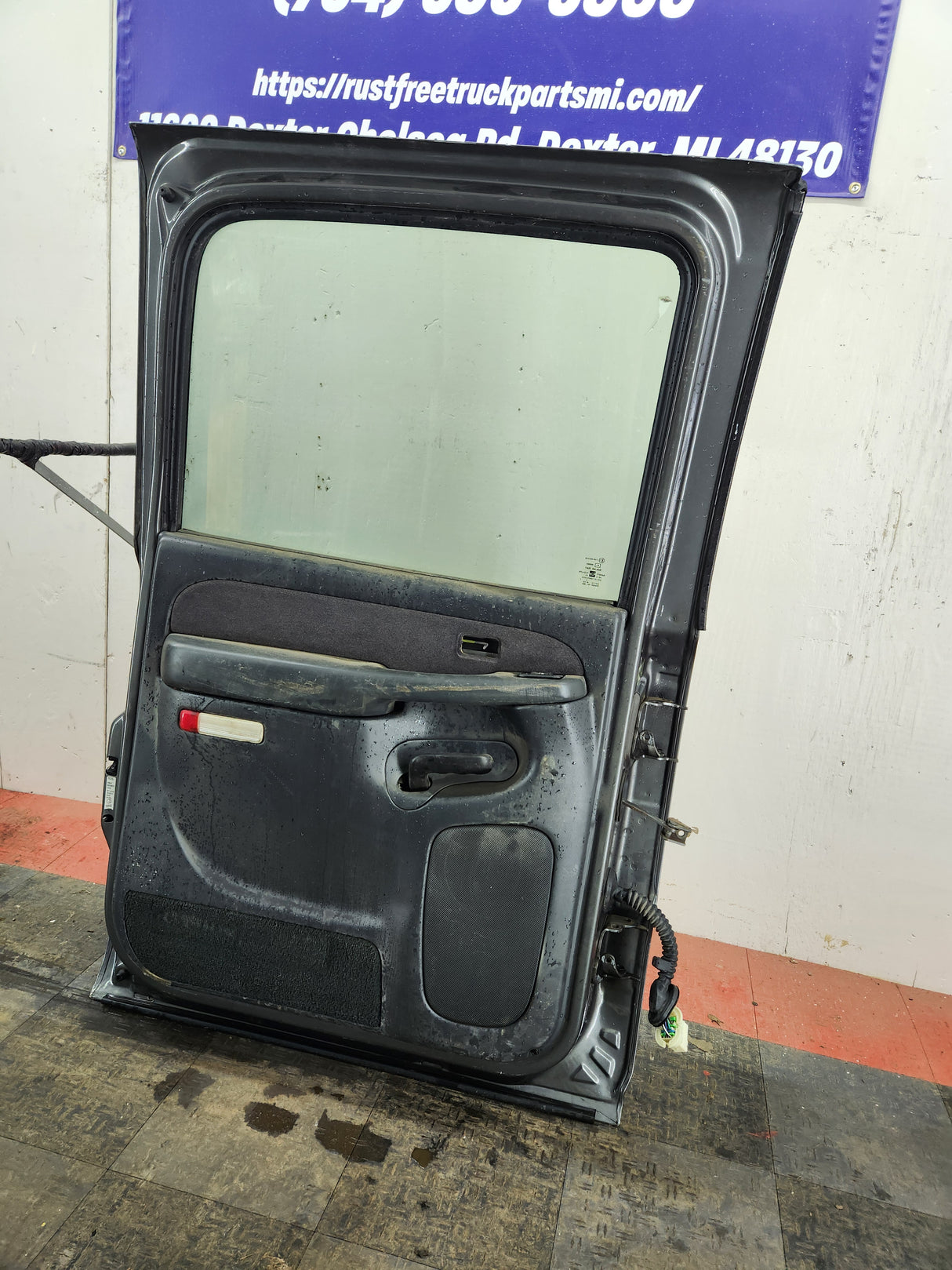 1999-2006 Chevrolet Silverado / GMC Sierra 1500 2500 3500 HD Driver side Crew Cab rear door