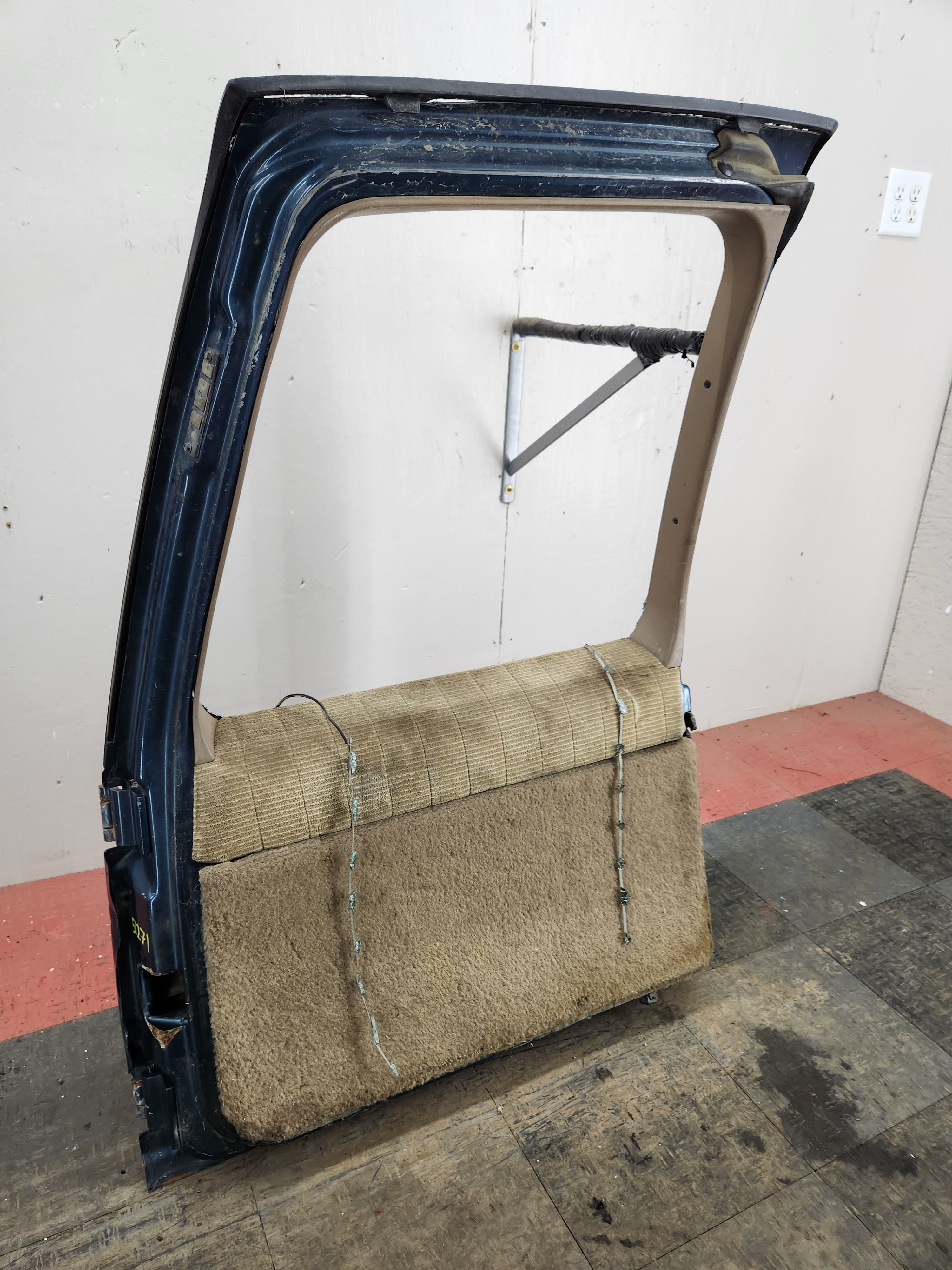 GM Genuine Parts RH Rear Cargo Door Trim For 1995-1999 Chevy GMC Trucks - 15965658