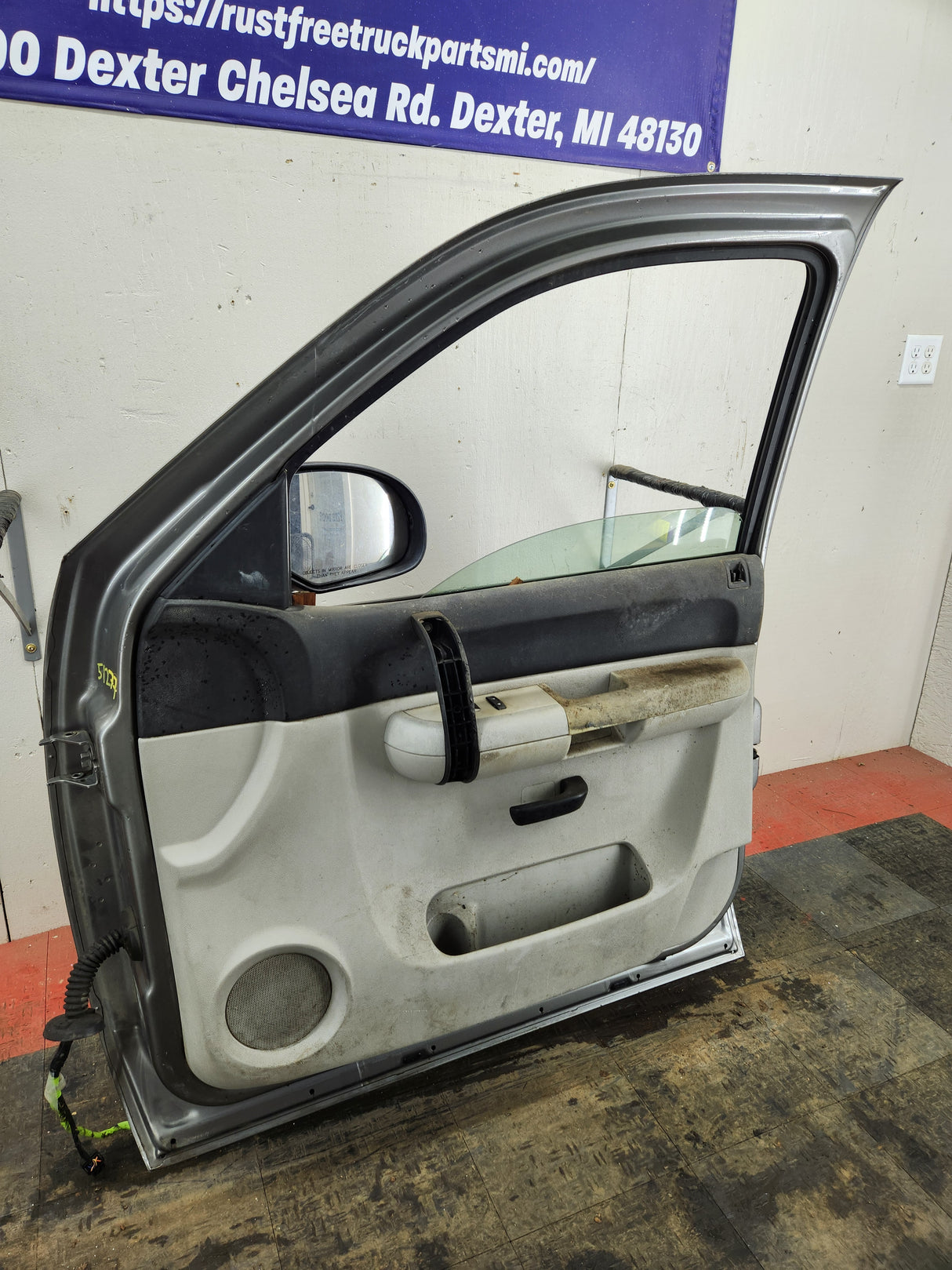 2007-2013 Chevrolet Silverado / GMC Sierra 1500 2500 3500 RH Front Passenger Door