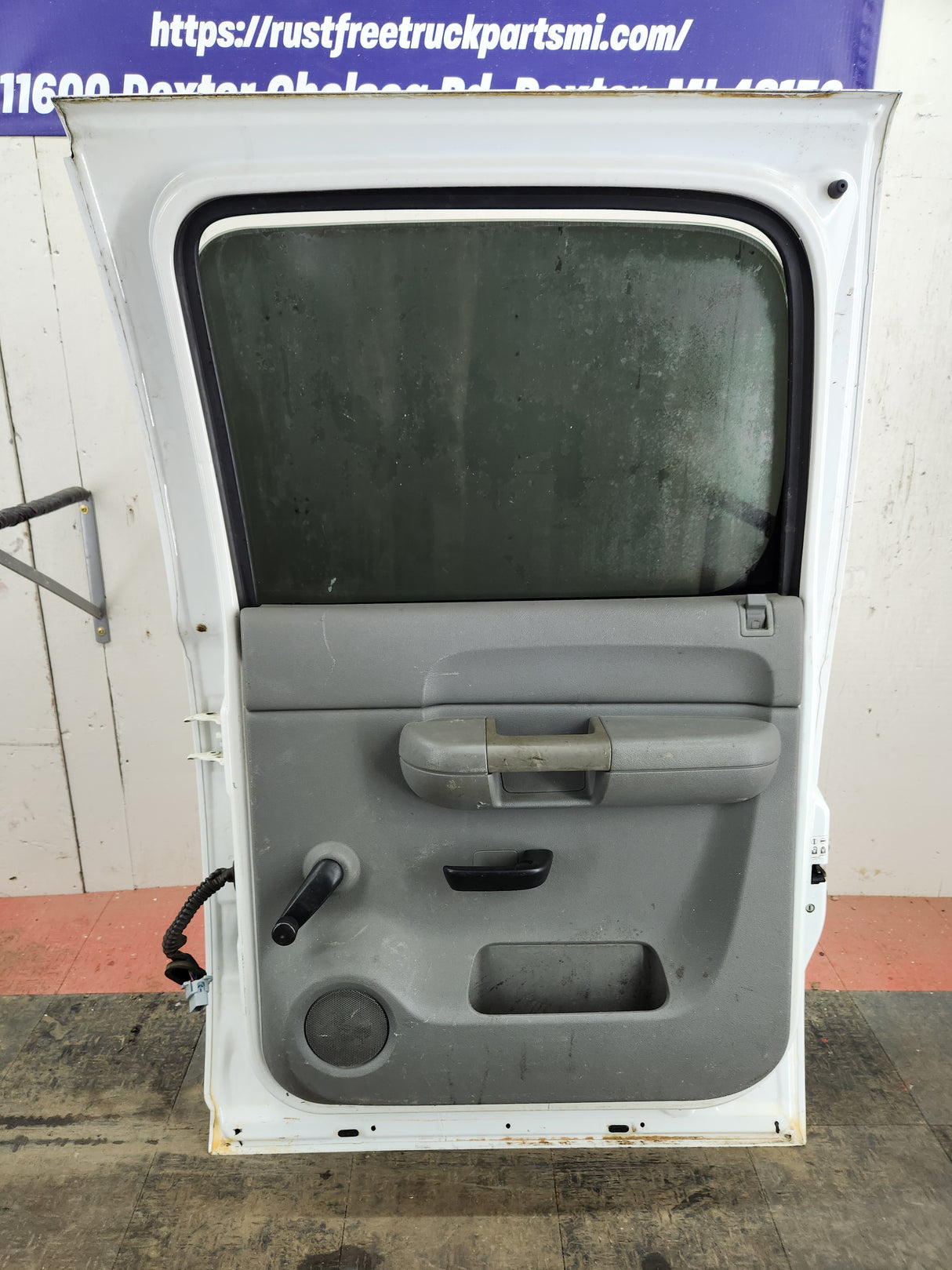 2007-2013 Chevrolet Silverado / GMC Sierra 1500 2500 3500 HD Crew Cab RH Passenger Rear Door