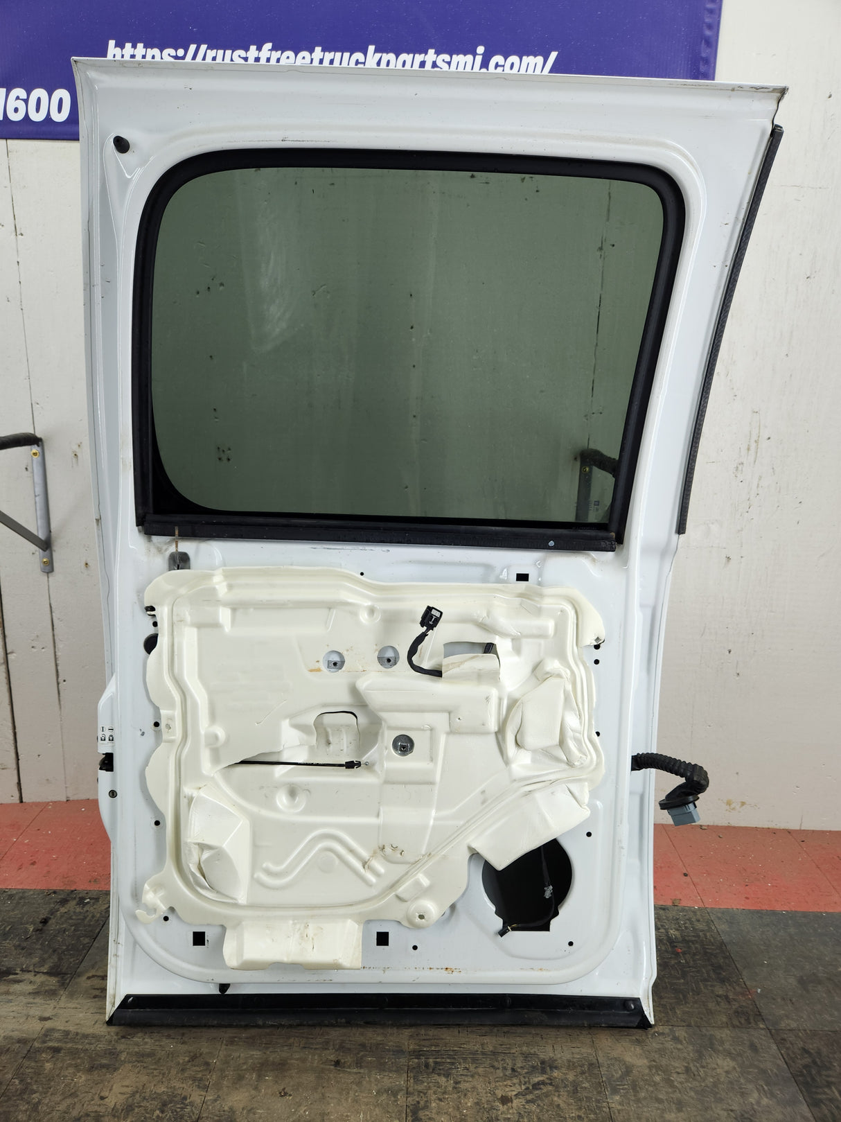 2007-2013 Chevrolet Silverado / GMC Sierra 1500 2500 3500 HD Crew Cab LH Driver Side Rear Door