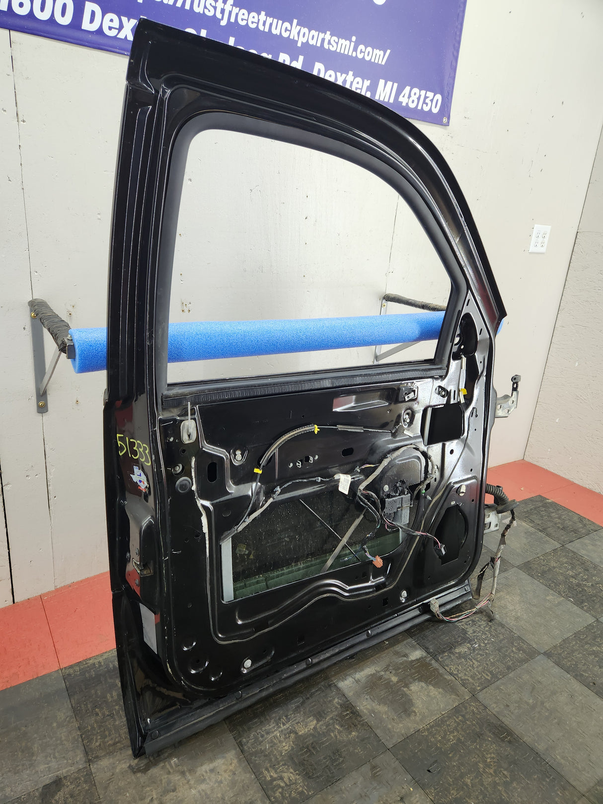 2007-2011 Cadillac Escalade LH Front Driver Door