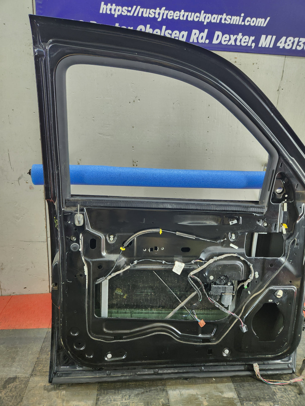 2007-2011 Cadillac Escalade LH Front Driver Door