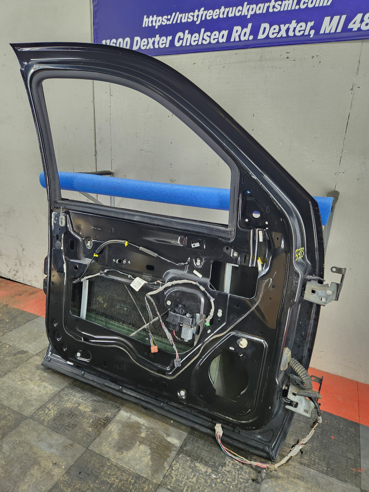 2007-2011 Cadillac Escalade LH Front Driver Door